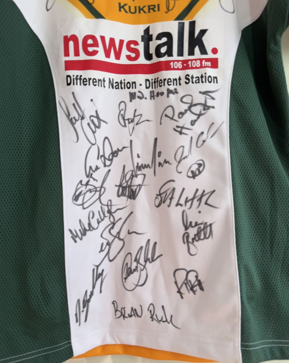 Other Rare Ireland vs Lebanon 2007 Signed Rugby Jersey Vintage Kit Size US XXL / EU 58 / 5 - 8 Thumbnail