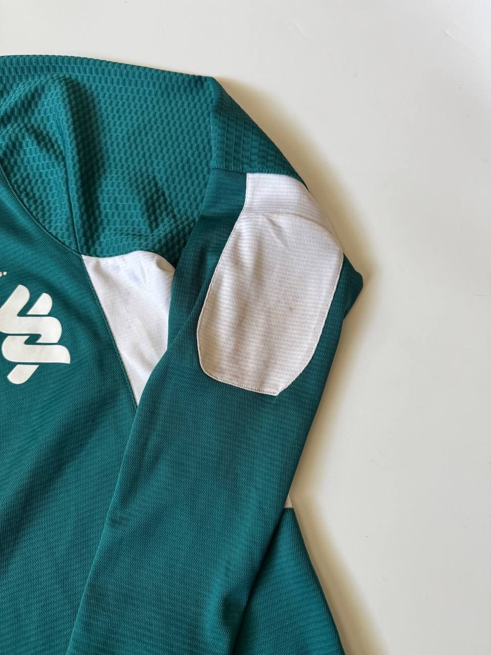 New Balance New balance Liverpool soccer jersey longsleeve S sz Standard Size US S / EU 44-46 / 1 - 5 Thumbnail