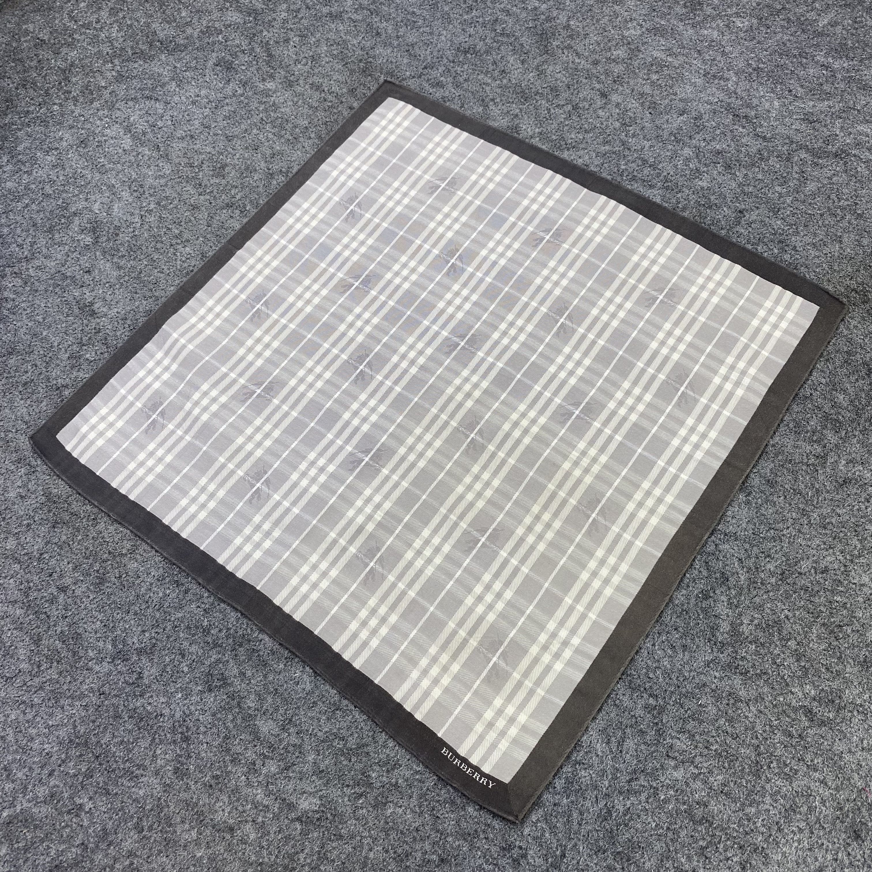 Burberry Burberry Handkerchief / Bandana / Neckerchief-B2128 Size ONE SIZE - 4 Thumbnail