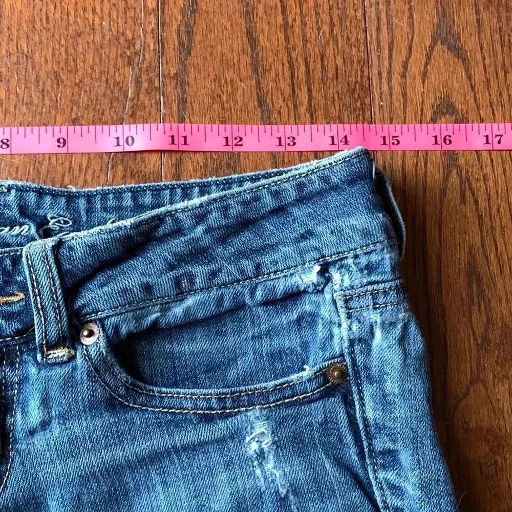Designer American Eagle Women's Distressed Denim Shorts Size 30" / US 8 / IT 44 - 2 Thumbnail