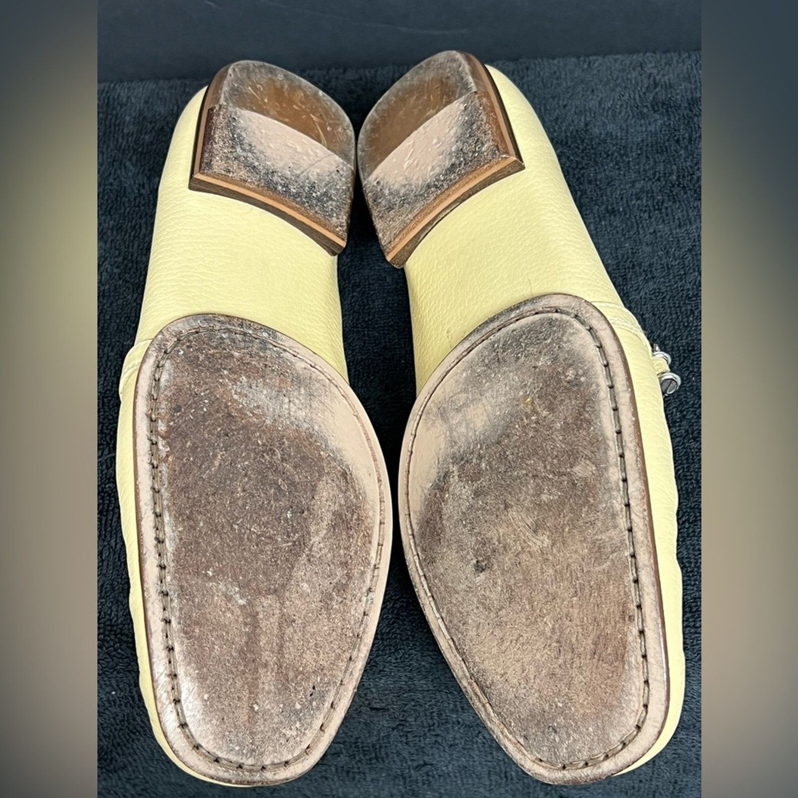Burberry Burberry Yellow Pebbled Leather Loafers Horsebit EU 39 8.5 Size US 8.5 / IT 38.5 - 8 Thumbnail