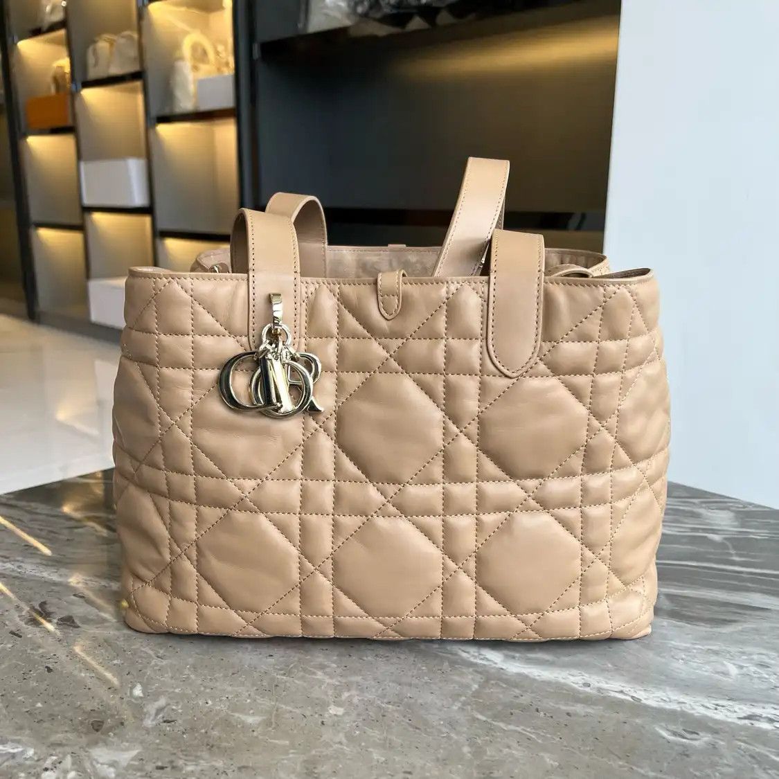 Dior DIOR Toujours Medium gold cowhide leather rattan plaid quilted handbag Size ONE SIZE - 1 Thumbnail