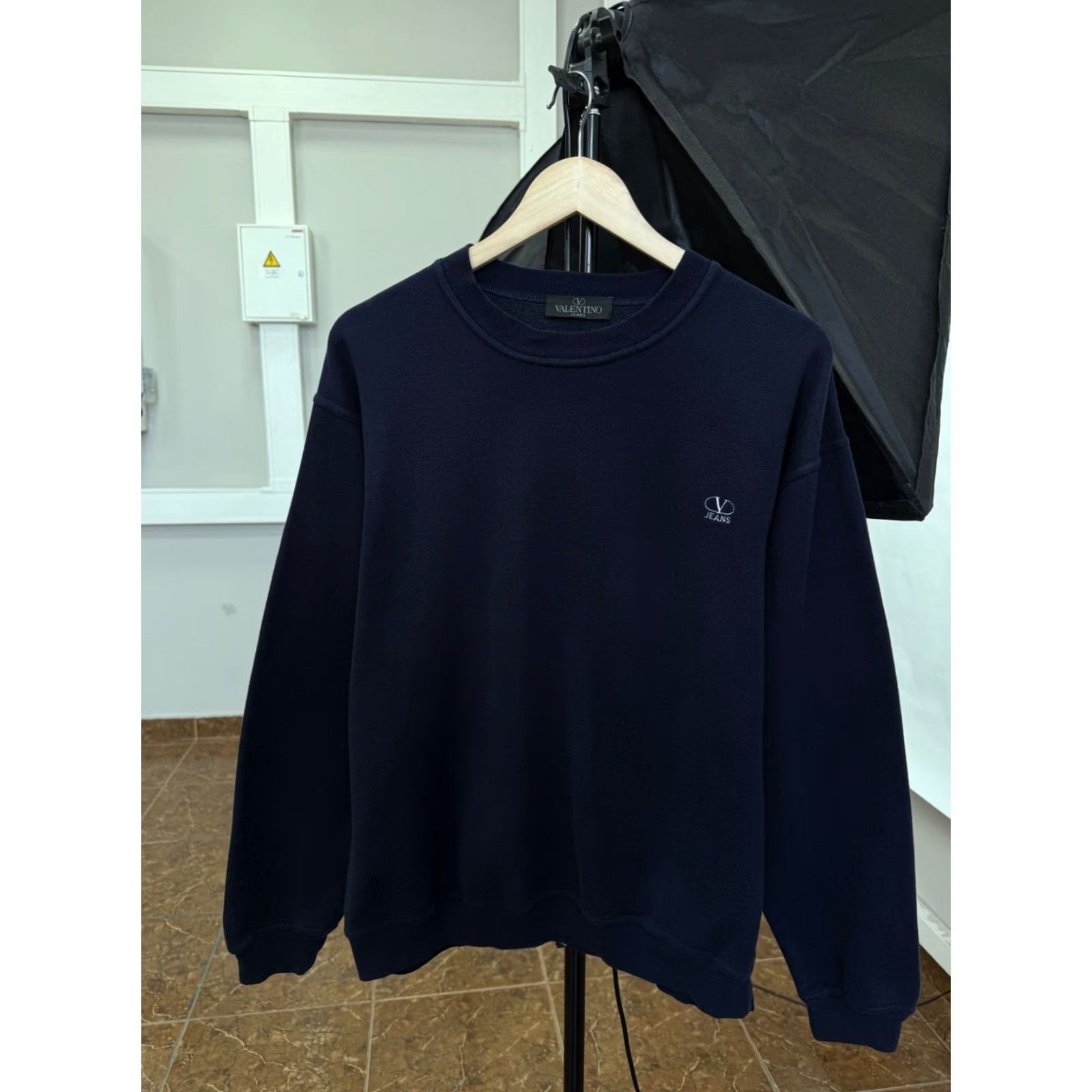 Valentino VINTAGE Valentino Sweatshirt Mens L Dark Blue 90s Y2K Made in Italy Size US L / EU 52-54 / 3 - 2 Thumbnail