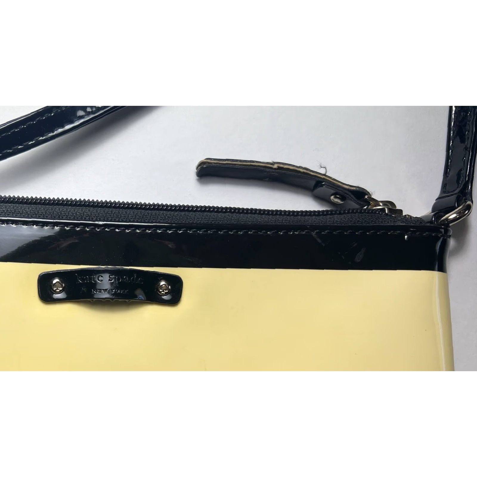 Vintage kate spade new york Shoulder Bag Kate Penn Crossbody Black Cream Patent Leather Zip 9.5 x 6 Cross-Body Strap Womens Size ONE SIZE - 3 Thumbnail