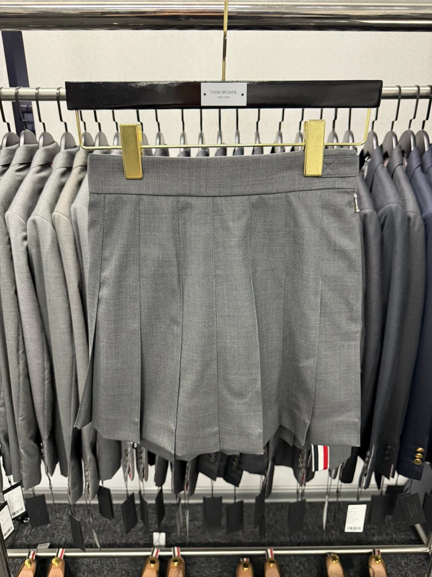 Thom Browne Thom Browne Women's Classic Mid-Gray Pleated Skirt Size 25" / US 0 / IT 36 - 1 Thumbnail