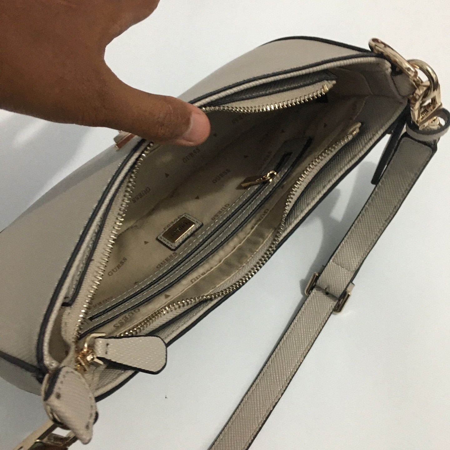 Guess Guess Noelle Top Zip Beige Shoulder Bag Size ONE SIZE - 14 Thumbnail