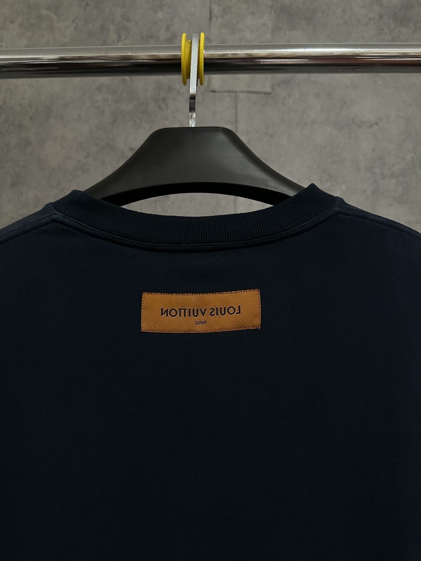 Louis Vuitton LV Logo Back Short Sleeve T-Shirt Size US S / EU 44-46 / 1 - 2 Thumbnail