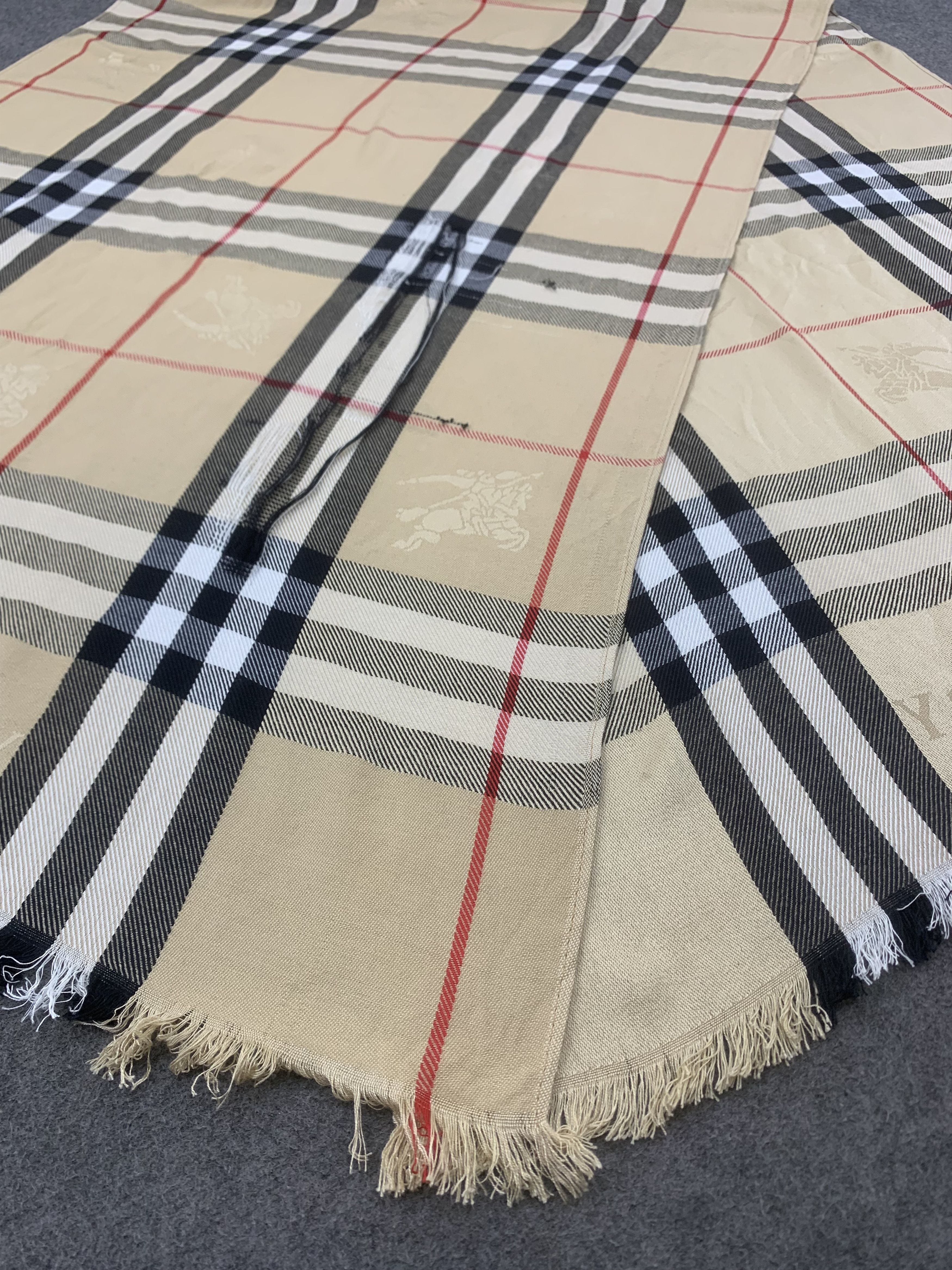 Burberry Burberry London Neckwear Scarf Shawl Size ONE SIZE - 7 Thumbnail