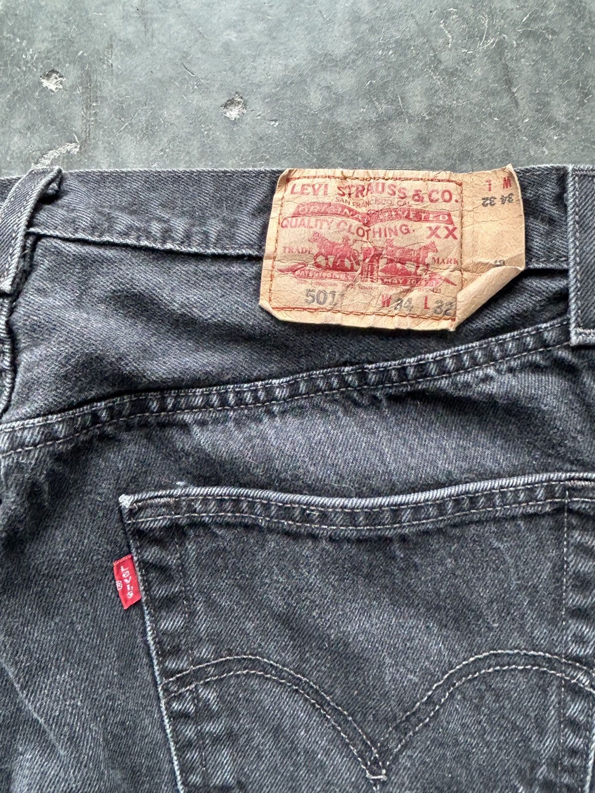 Levi's Vintage Y2K Levis 501 Black Denim Jeans 34x32 Size US 34 / EU 50 - 2 Thumbnail