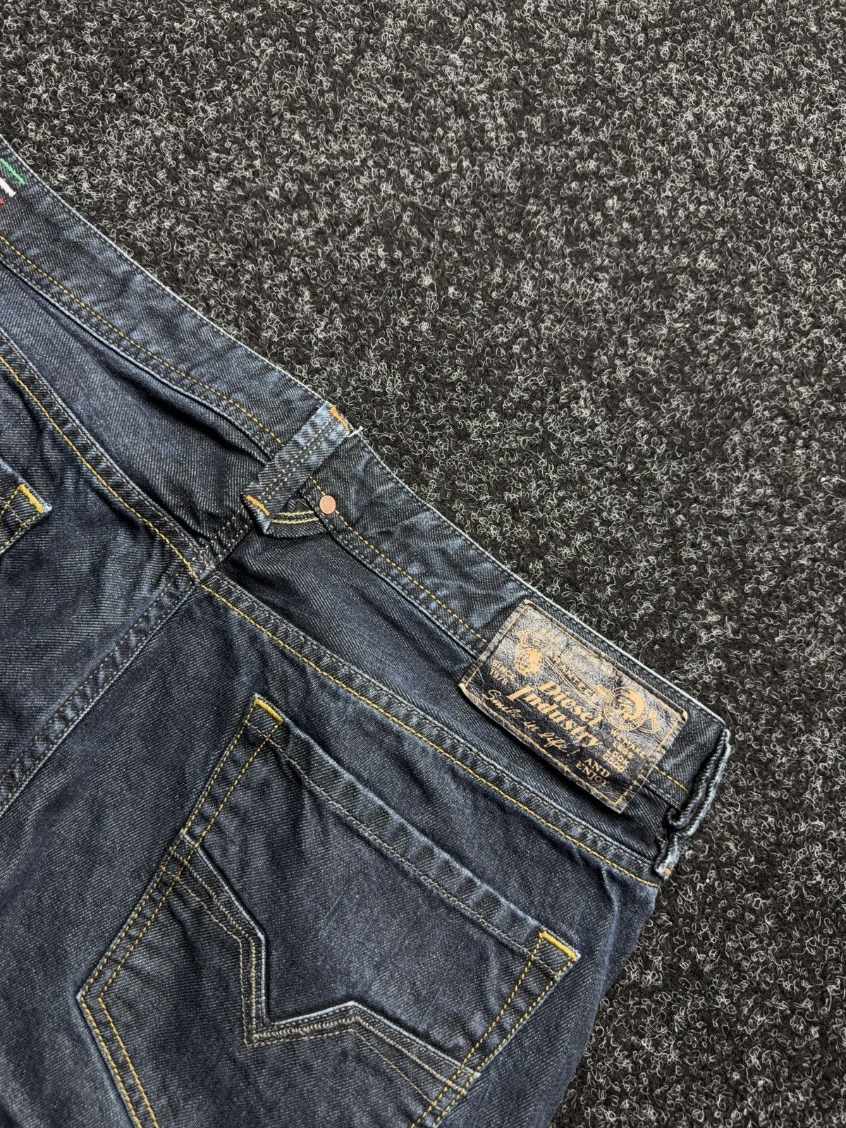 Diesel Luxury 00s Diesel Larkee Regular Straight Denim Retro Jeans Size US 36 / EU 52 - 18 Thumbnail
