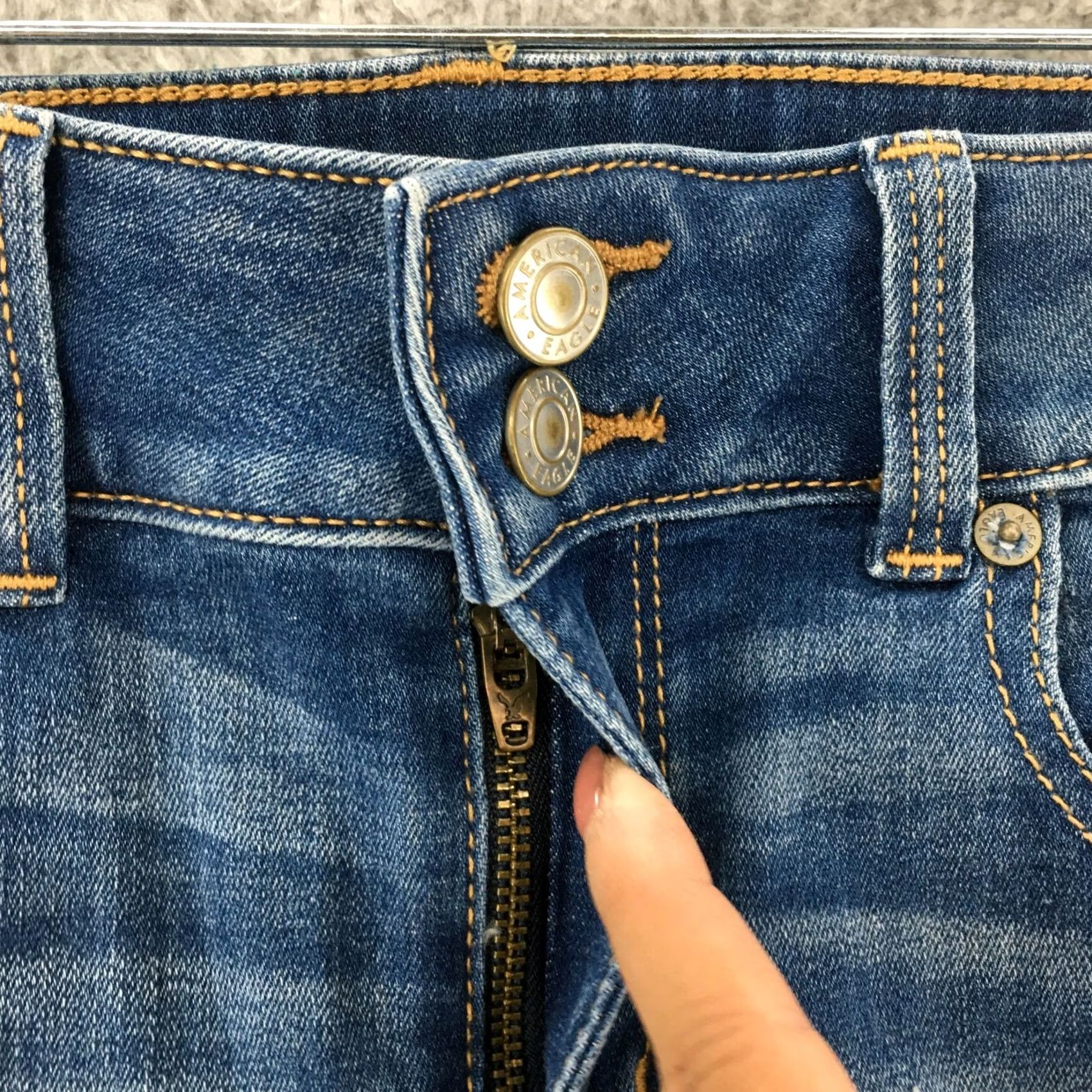 American Eagle Outfitters American Eagle Outfitters Jeans Womens 4 Blue Denim Mid Waisted Zip Fly Pockets Straight Jeans Size 27" / US 4 / IT 40 - 4 Thumbnail