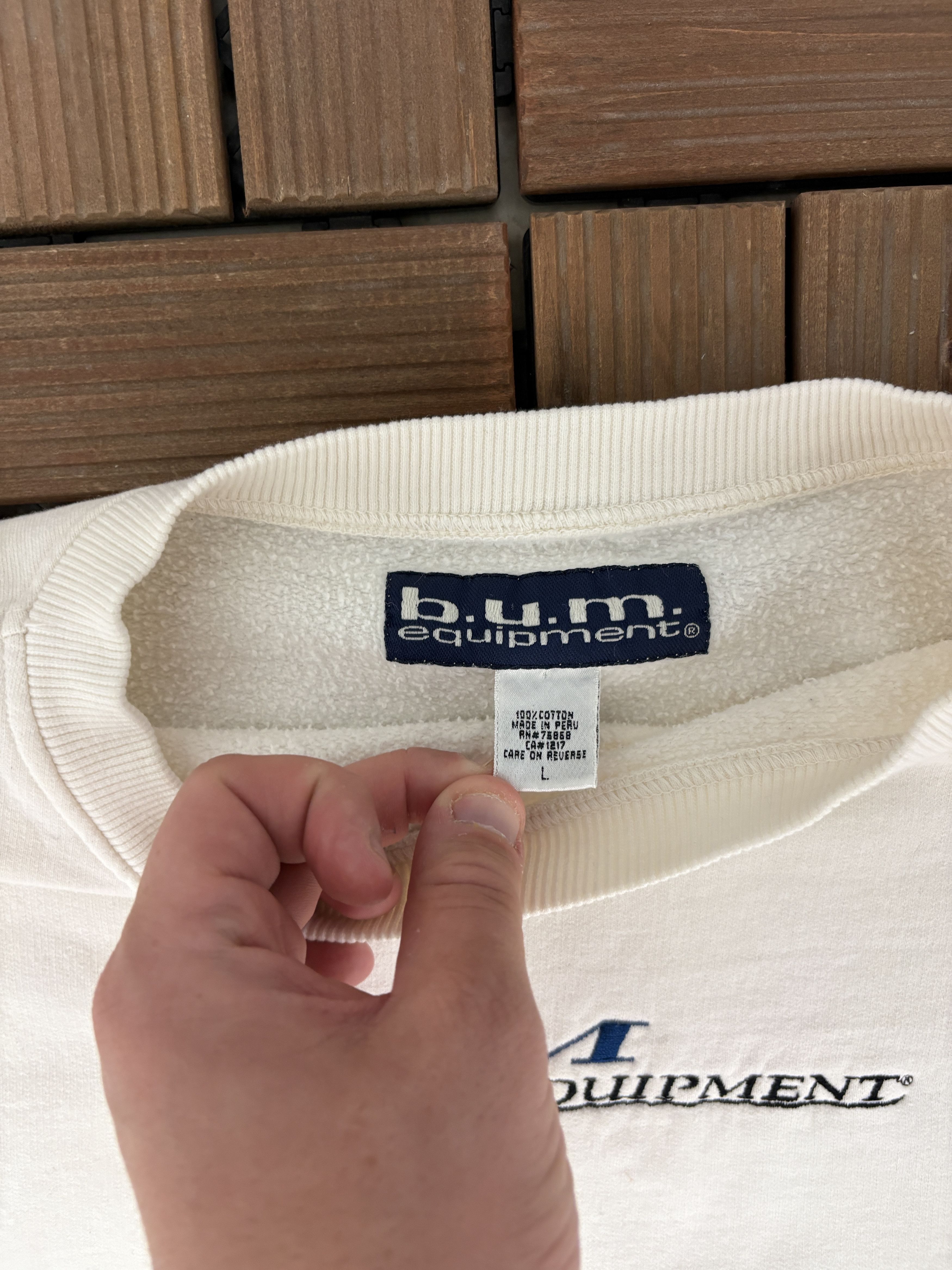 Vintage B.U.M. Equipment Embroidered Vintage White Crewneck Sweater Size US L / EU 52-54 / 3 - 6 Thumbnail