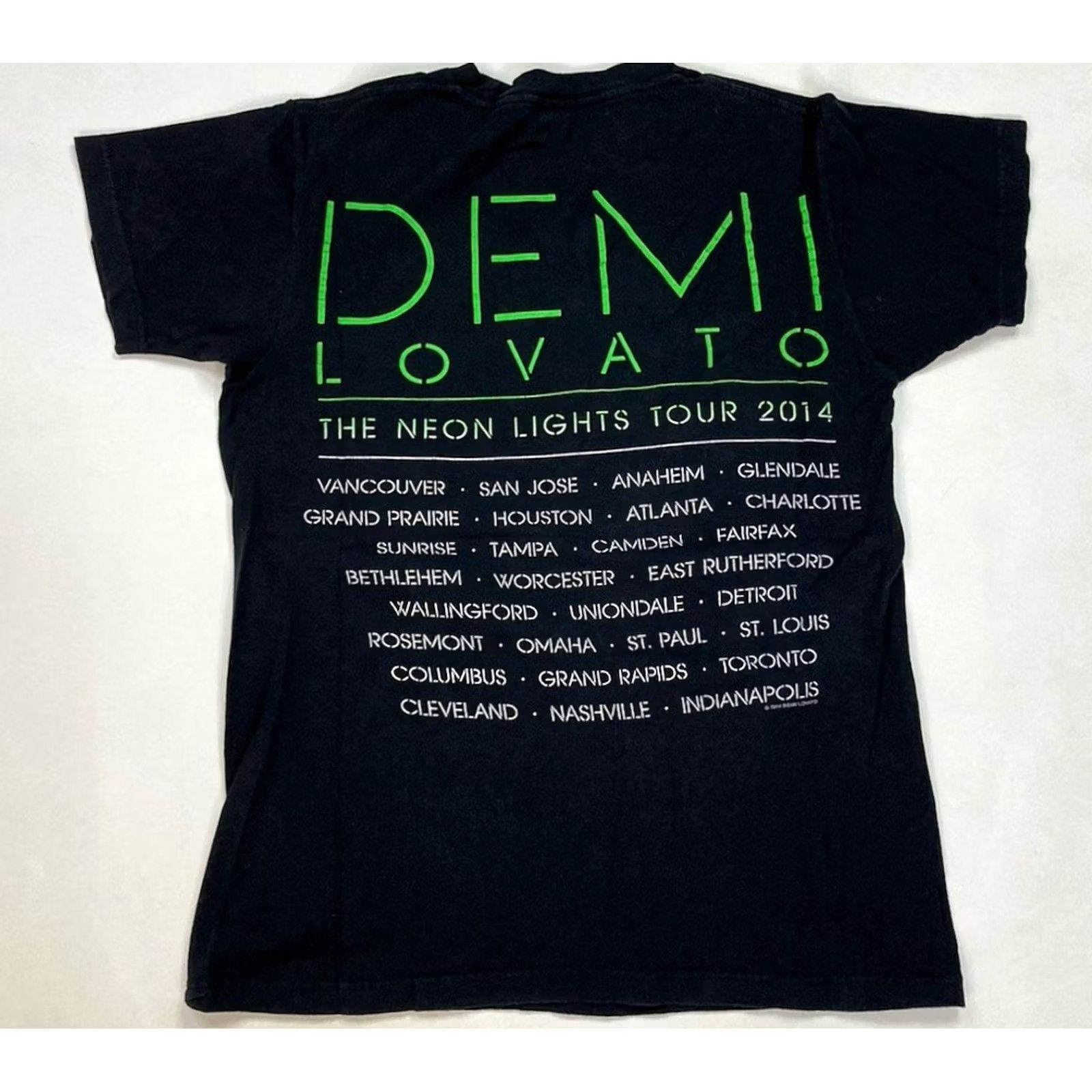 Tultex Demi Lovato Neon Lights Tour 2014 Graphic T-shirt Women Small Black Music Size S / US 4 / IT 40 - 3 Thumbnail