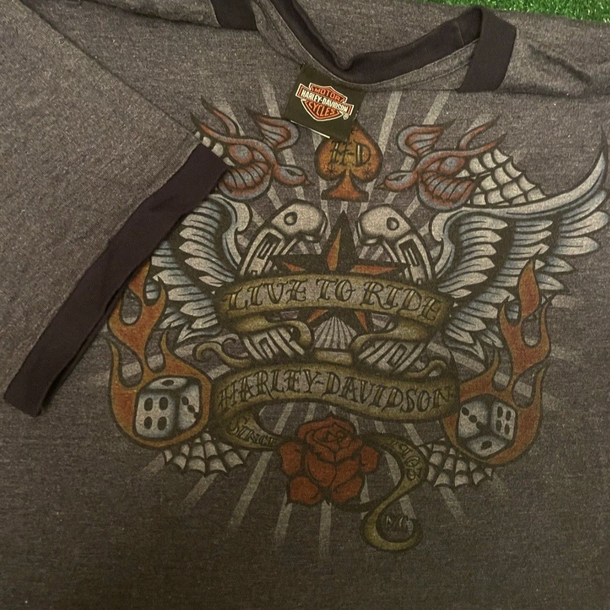 Harley Davidson VINTAGE Harley-Davidson Tattoo Wings Dice 2004 PA VTG Ringer Shirt Mens XL Gray Short Sleeve T-Shirt Men Size US XL / EU 56 / 4 - 3 Thumbnail
