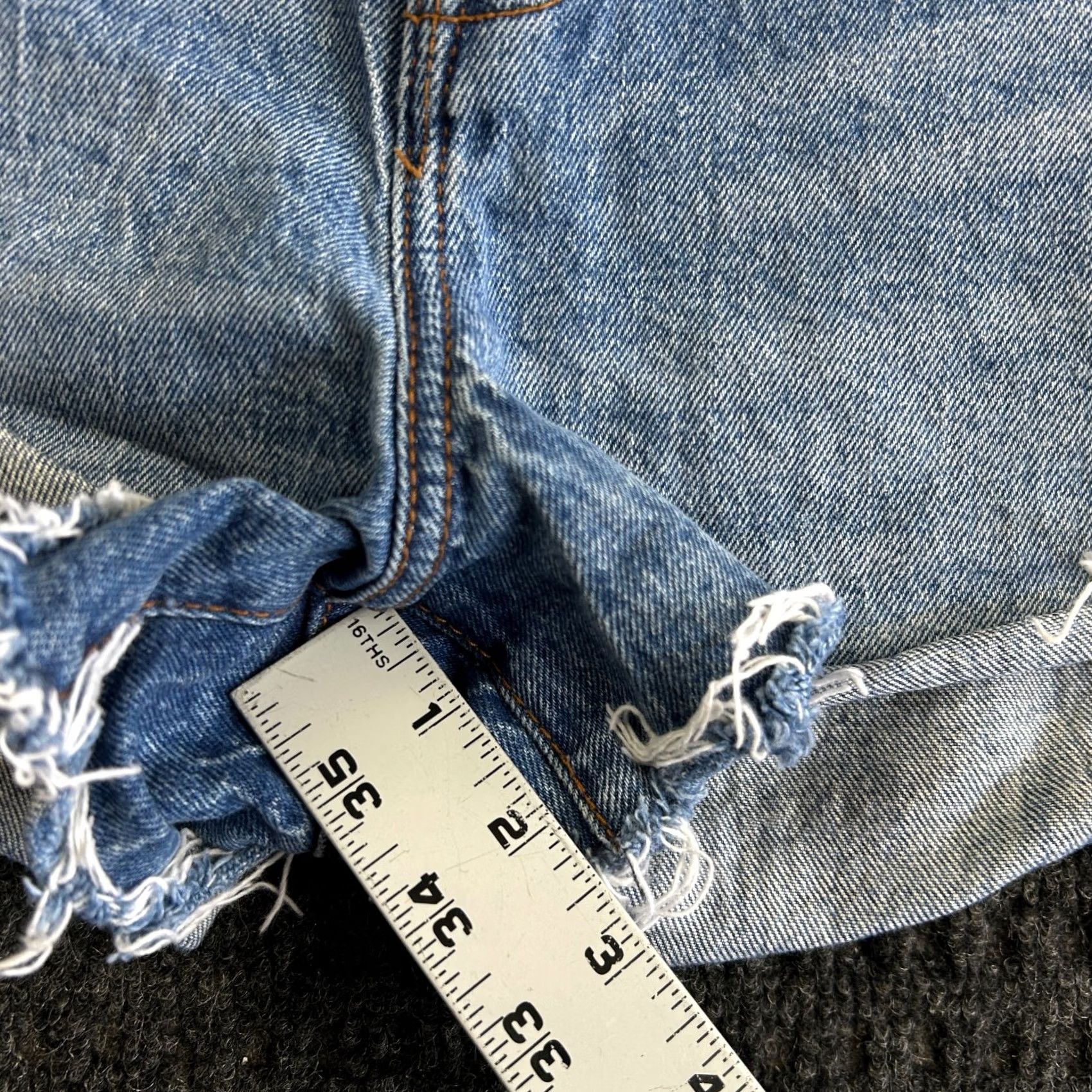 Abercrombie & Fitch VINTAGE Abercrombie & Fitch Denim Jean Shorts Womens 12 31 Ultra High Rise Mom Distresse Blue 5-Pocket Womens Boys Girls Mens Size 34" / US 12 / IT 48 - 6 Thumbnail
