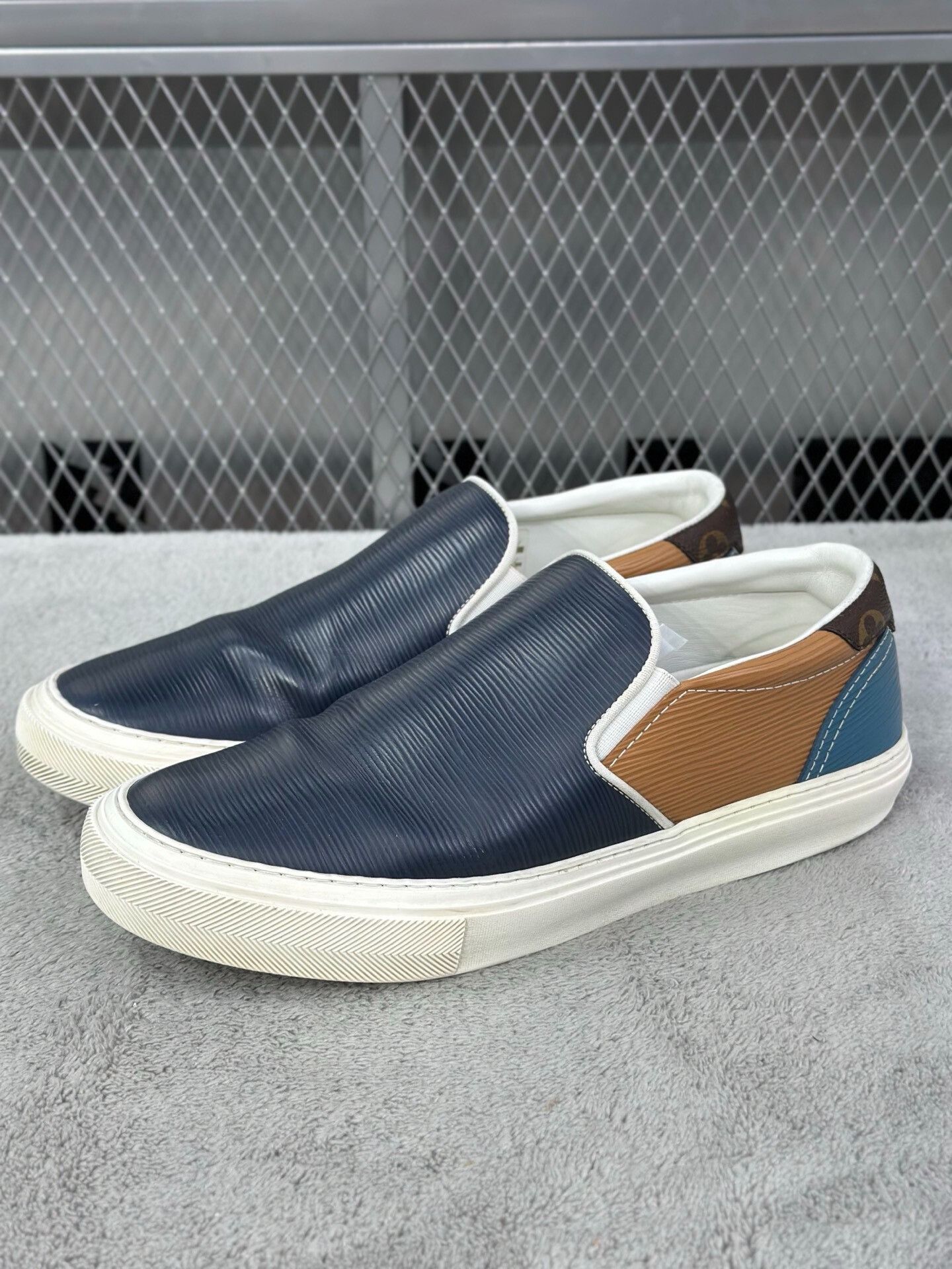 Louis Vuitton Louis Vuitton Multi Lowtop Sneakers 41 Men Size US 8.5 / EU 41-42 - 1 Thumbnail