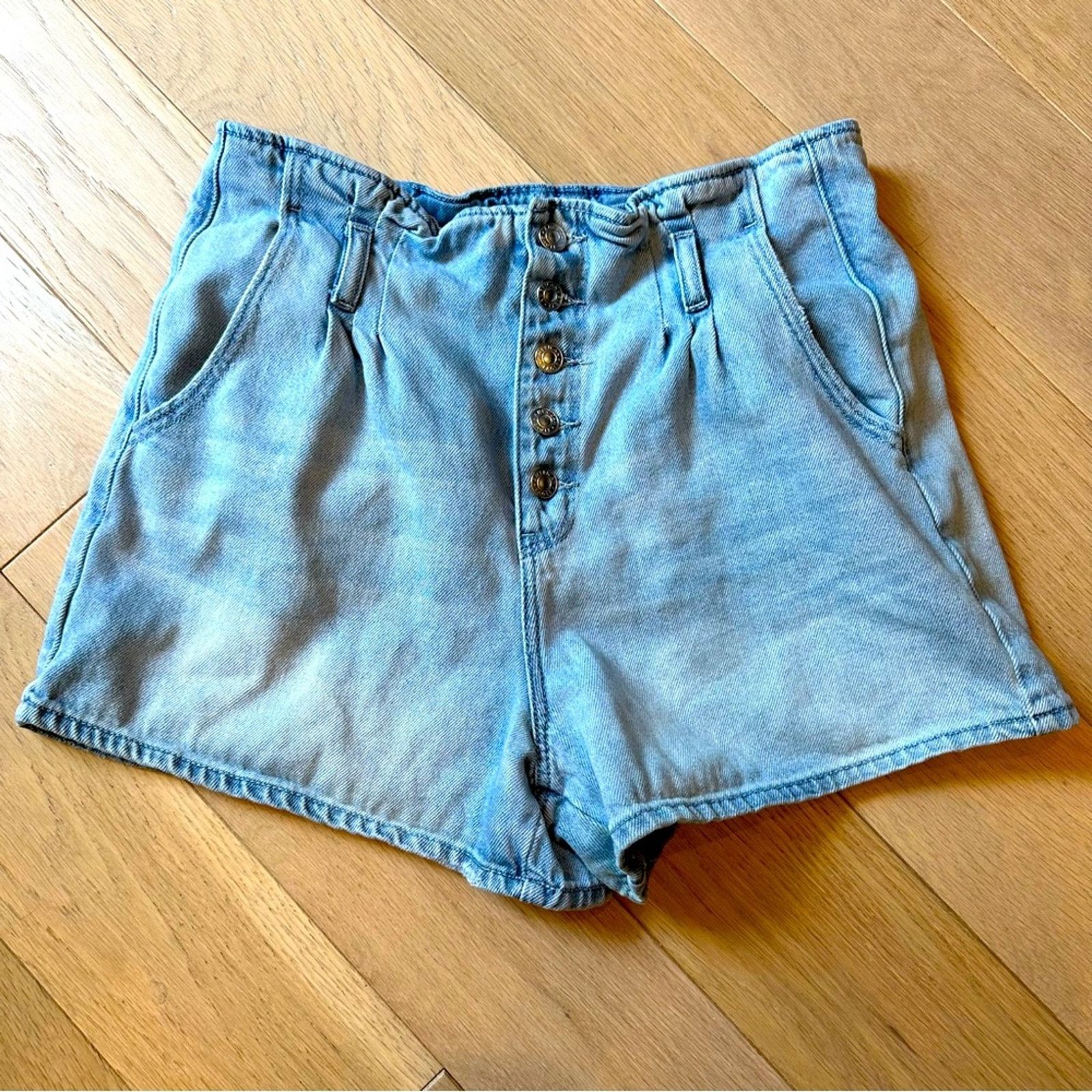 American Eagle Outfitters American Eagle Paper bag Mom Denim Shorts Size 12 Size 34" / US 12 / IT 48 - 1 Thumbnail
