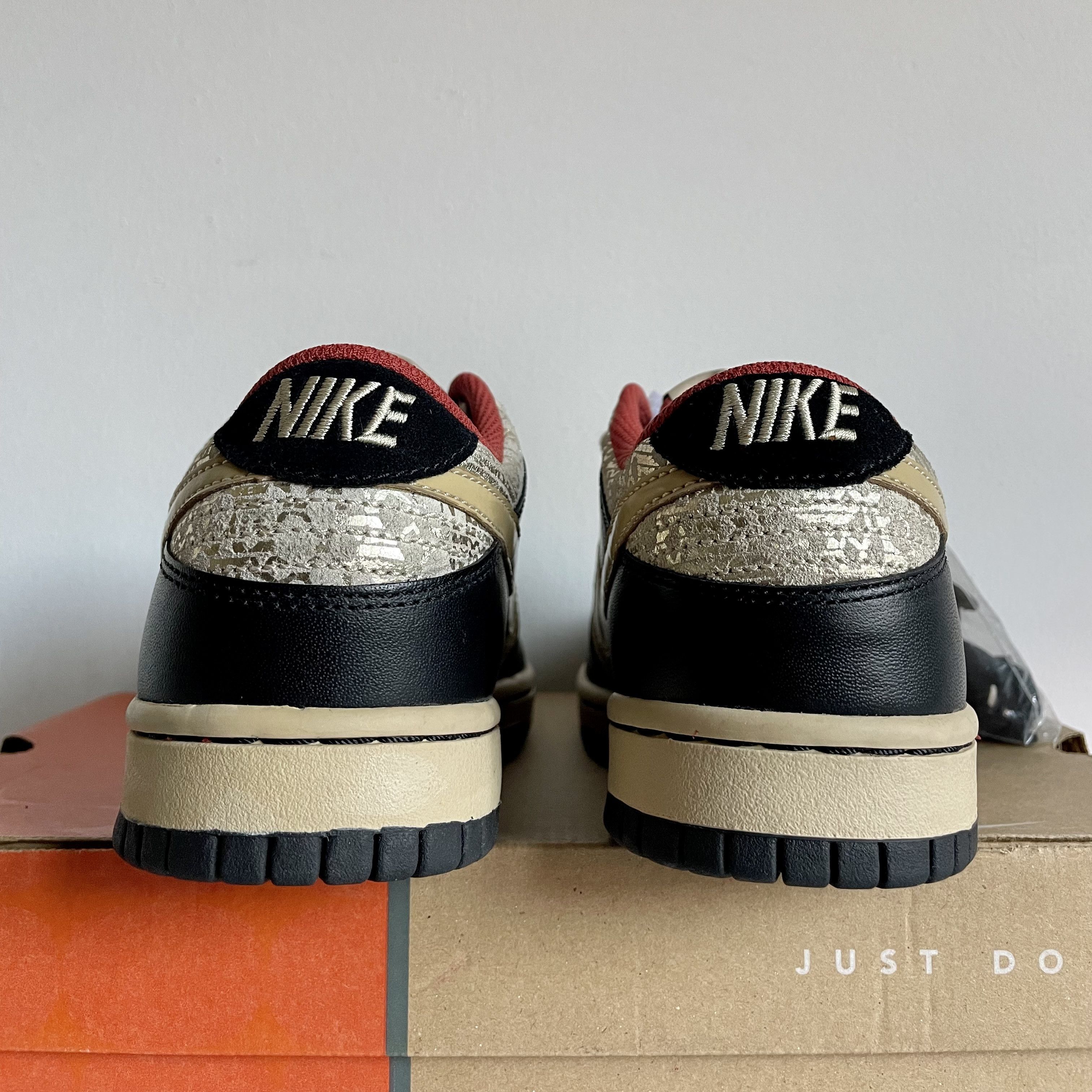 Nike 2006 Nike Dunk Low Wmns Premium Black/Linen-Terra Cotta Size US 7 / IT 37 - 9 Thumbnail