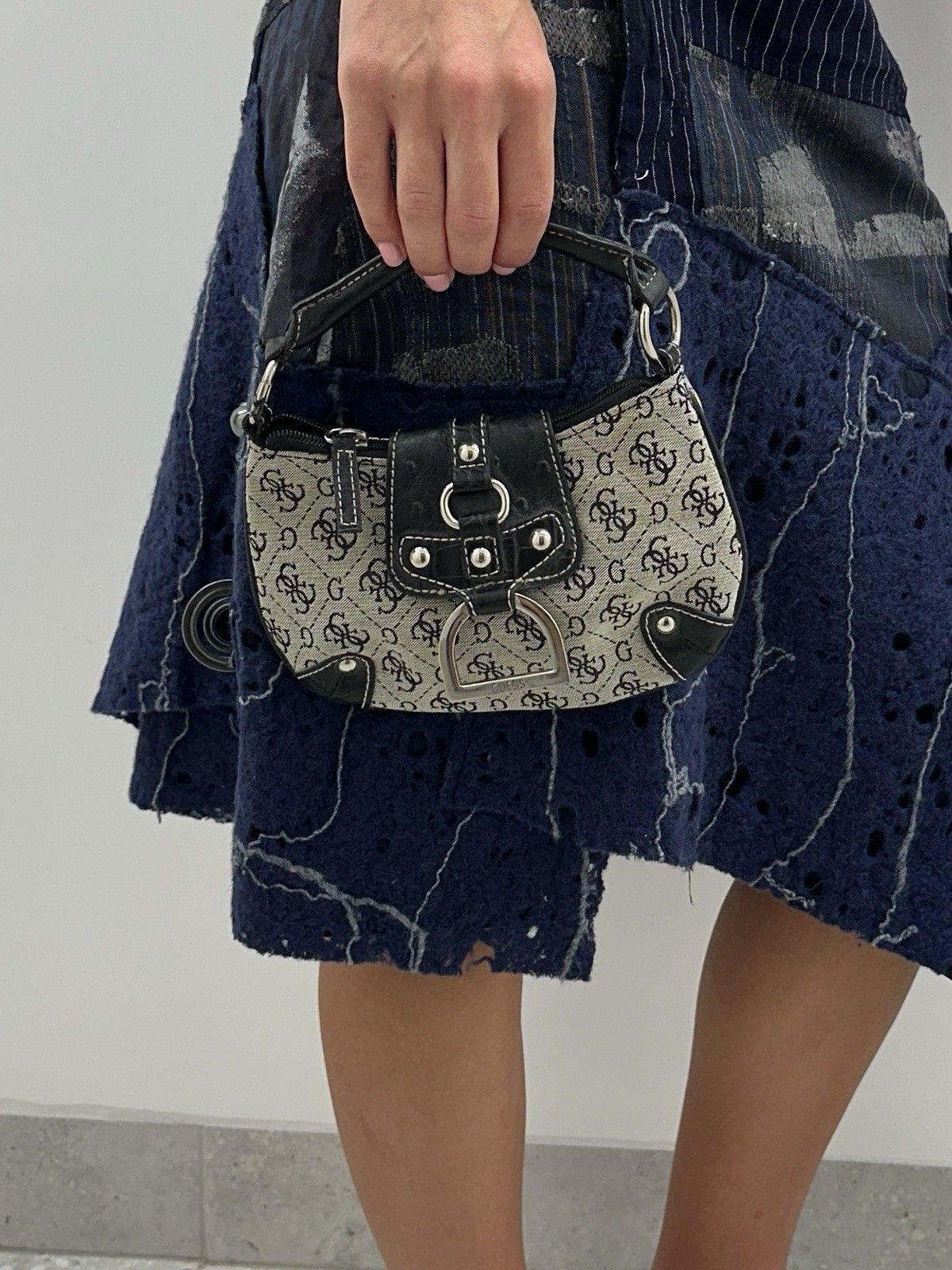 Guess Guess Vintage Mini Hand Bag Monogram y2k Swag 90`s Size ONE SIZE - 1 Thumbnail