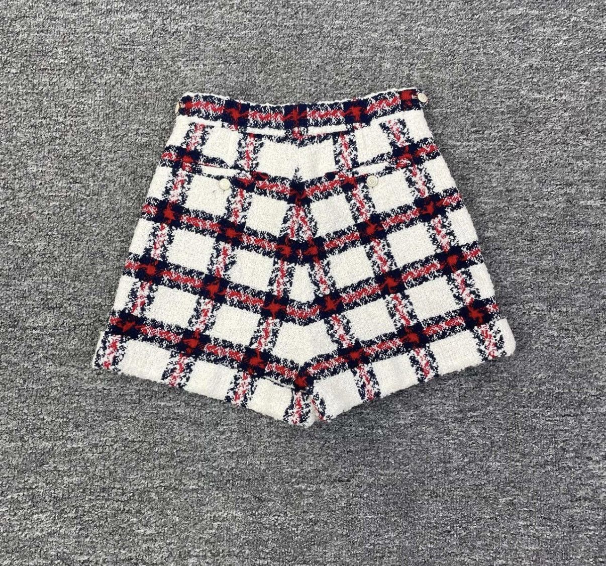 Gucci Gucci Red and White Plaid Woven Shorts K12 Size 25" / US 0 / IT 36 - 2 Thumbnail
