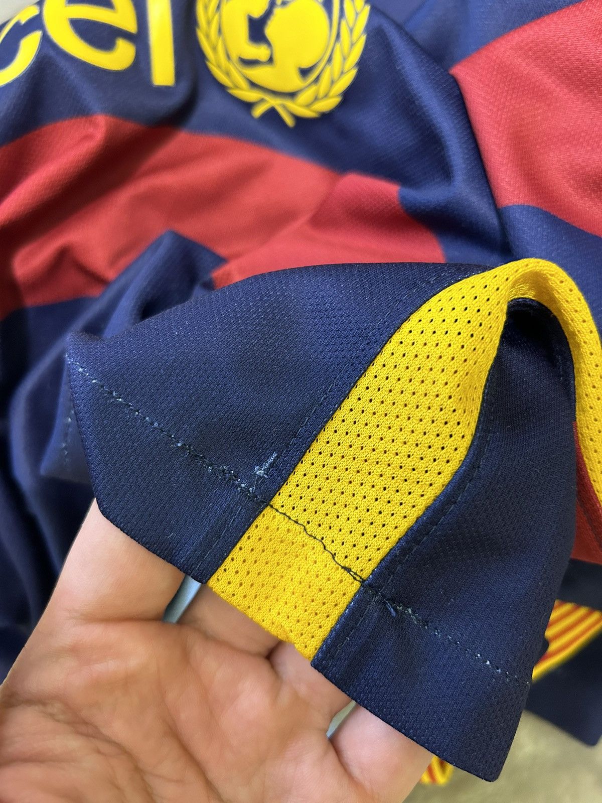 Nike Rare Nike FC Barcelona Suarez 2015 2016 Home Soccer Jersey Size US L / EU 52-54 / 3 - 15 Thumbnail