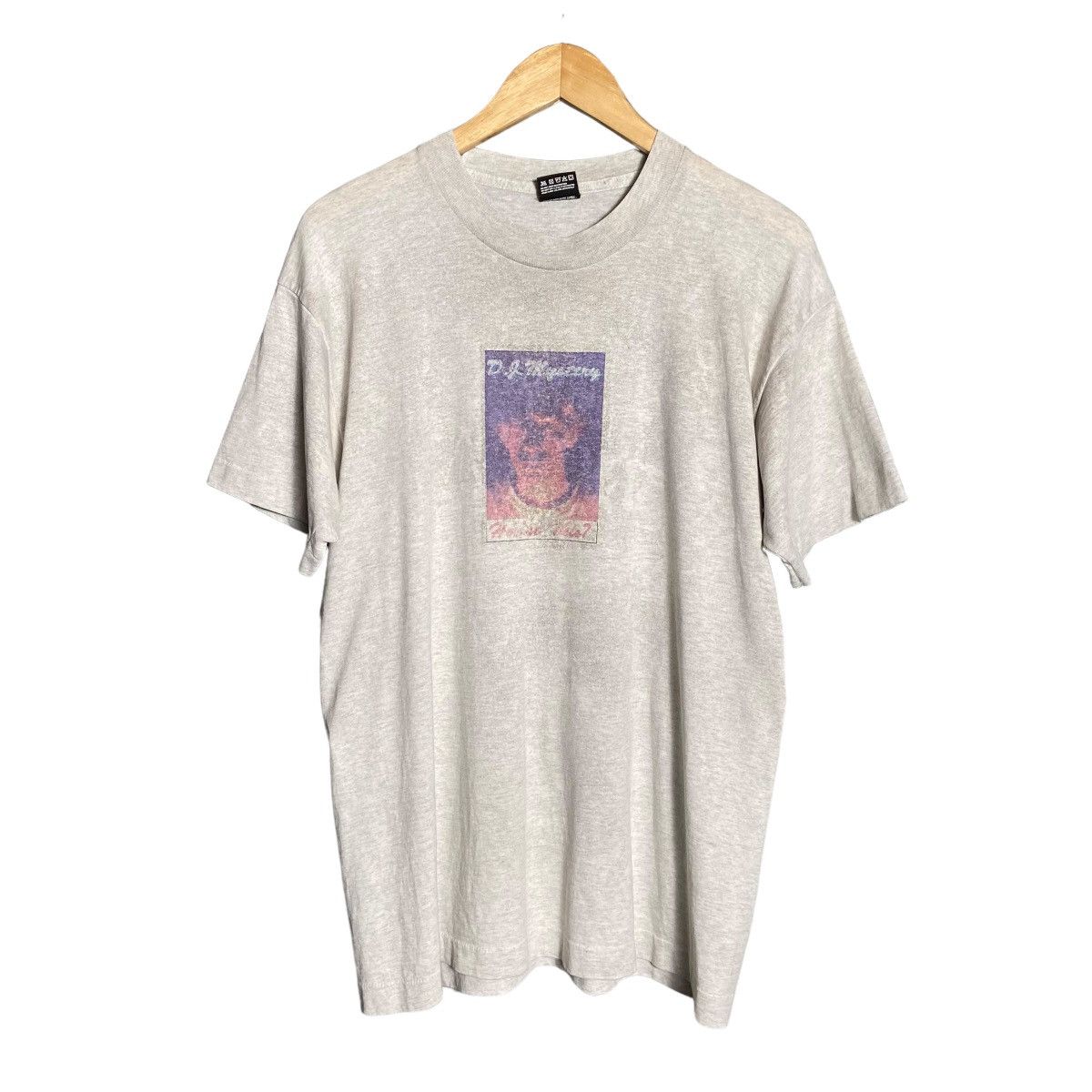 Band Tees × Vintage Vintage 90s DJ Mystery Single Stitch Tee Size US L / EU 52-54 / 3 - 4 Thumbnail