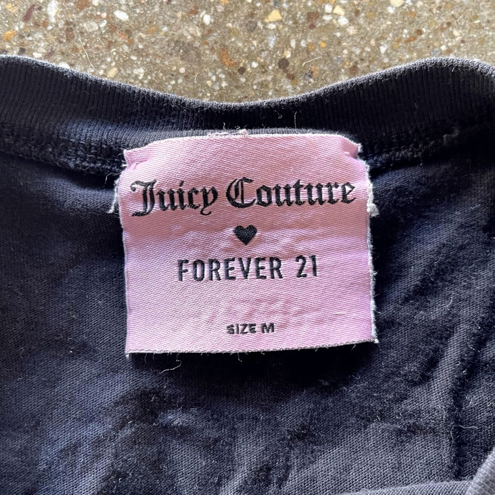 Juicy Couture Juicy Couture Forever 21 Shirt Womens Medium Black Long Sleeve Logo Cropped Crew Neck Pullover Sweatshirt Size M / US 6-8 / IT 42-44 - 3 Thumbnail