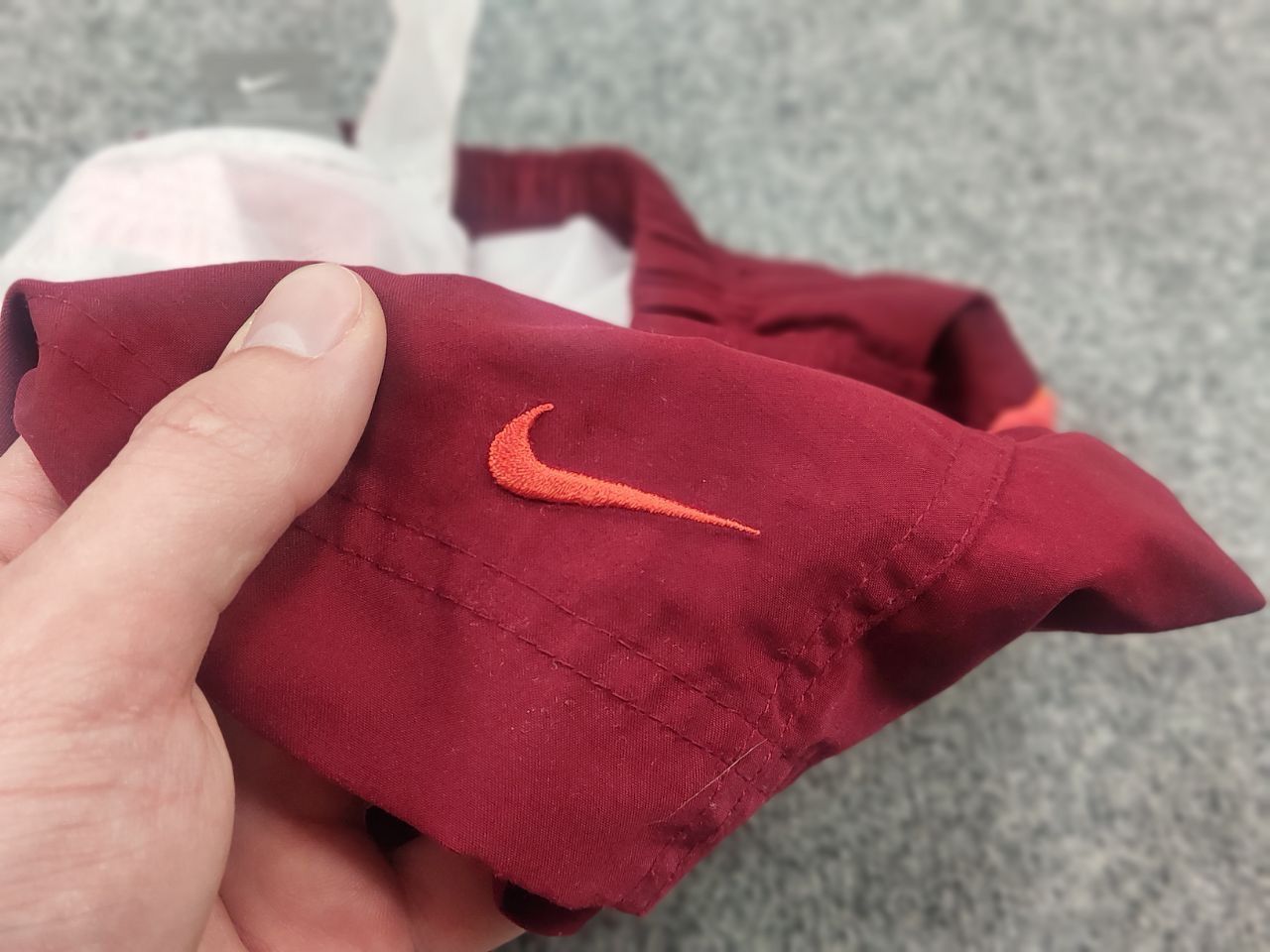 Nike Vintage Nike casual shorts with pockets matte red Y2K Style Size US 34 / EU 50 - 13 Thumbnail