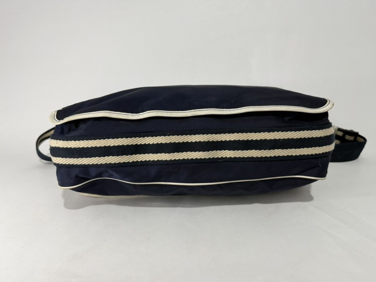 Gucci Gucci Vintage Nylon Messenger Bag Navy & Cream Size ONE SIZE - 5 Thumbnail