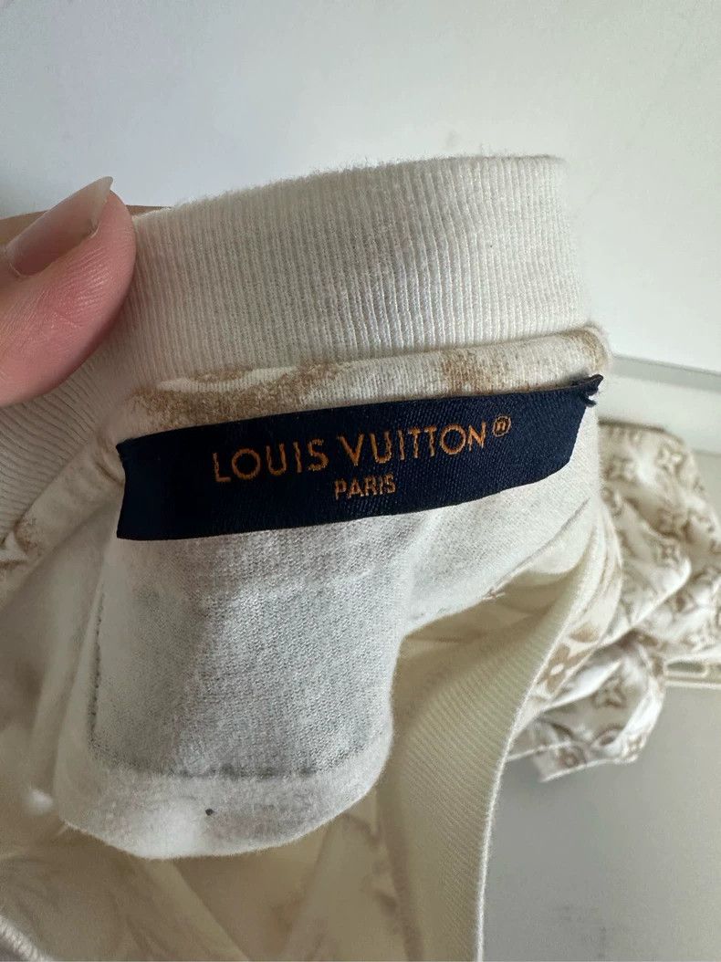 Louis Vuitton Louis Vuitton Beige full logo short sleeves Size US XL / EU 56 / 4 - 3 Thumbnail