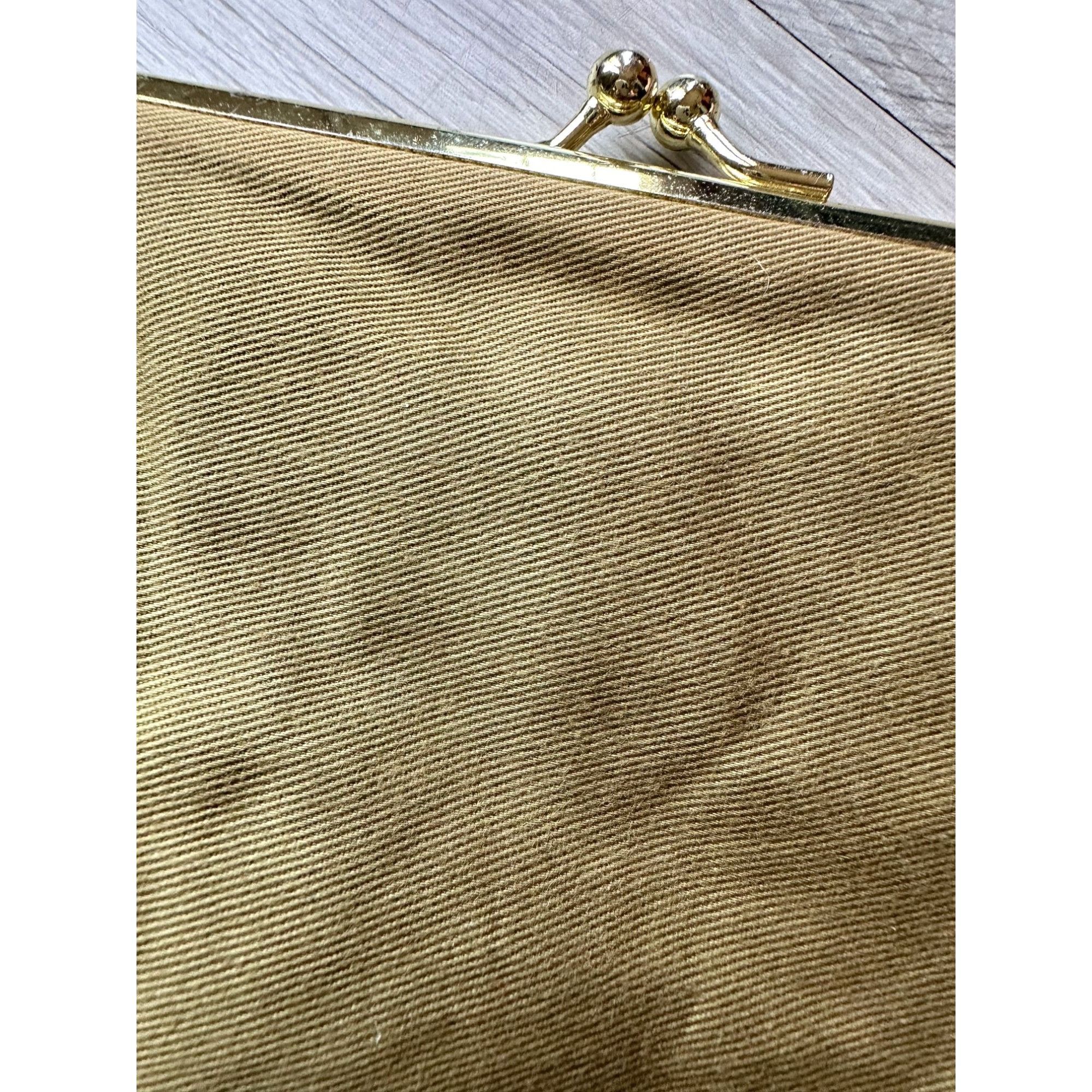Disney Disney Couture Snow White Kisslock Coin Pouch / Change Purs Size ONE SIZE - 7 Thumbnail