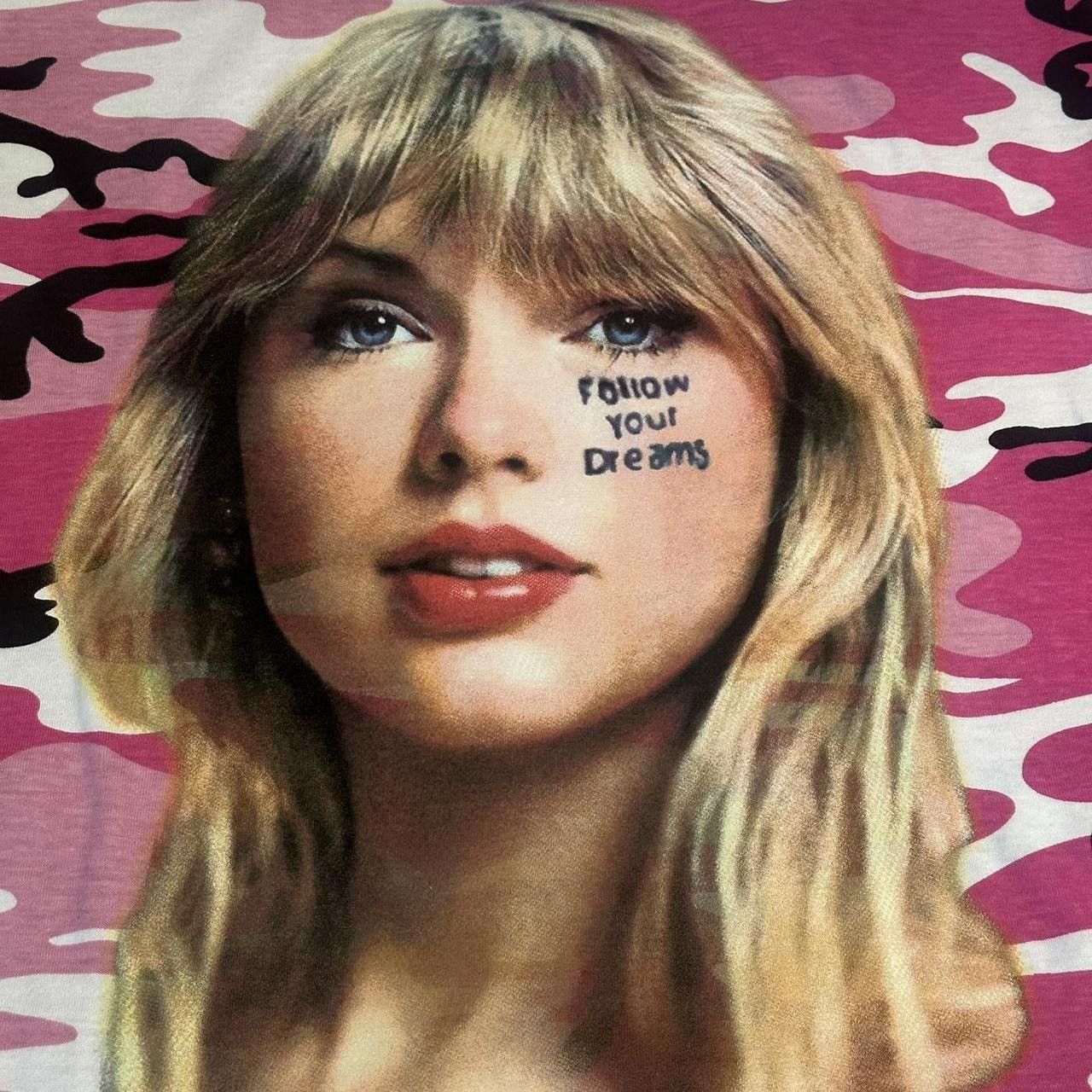 Asspizza × Marcel Zago Asspizza x Marcel Zago Taylor swift Tee Size US XL / EU 56 / 4 - 4 Thumbnail