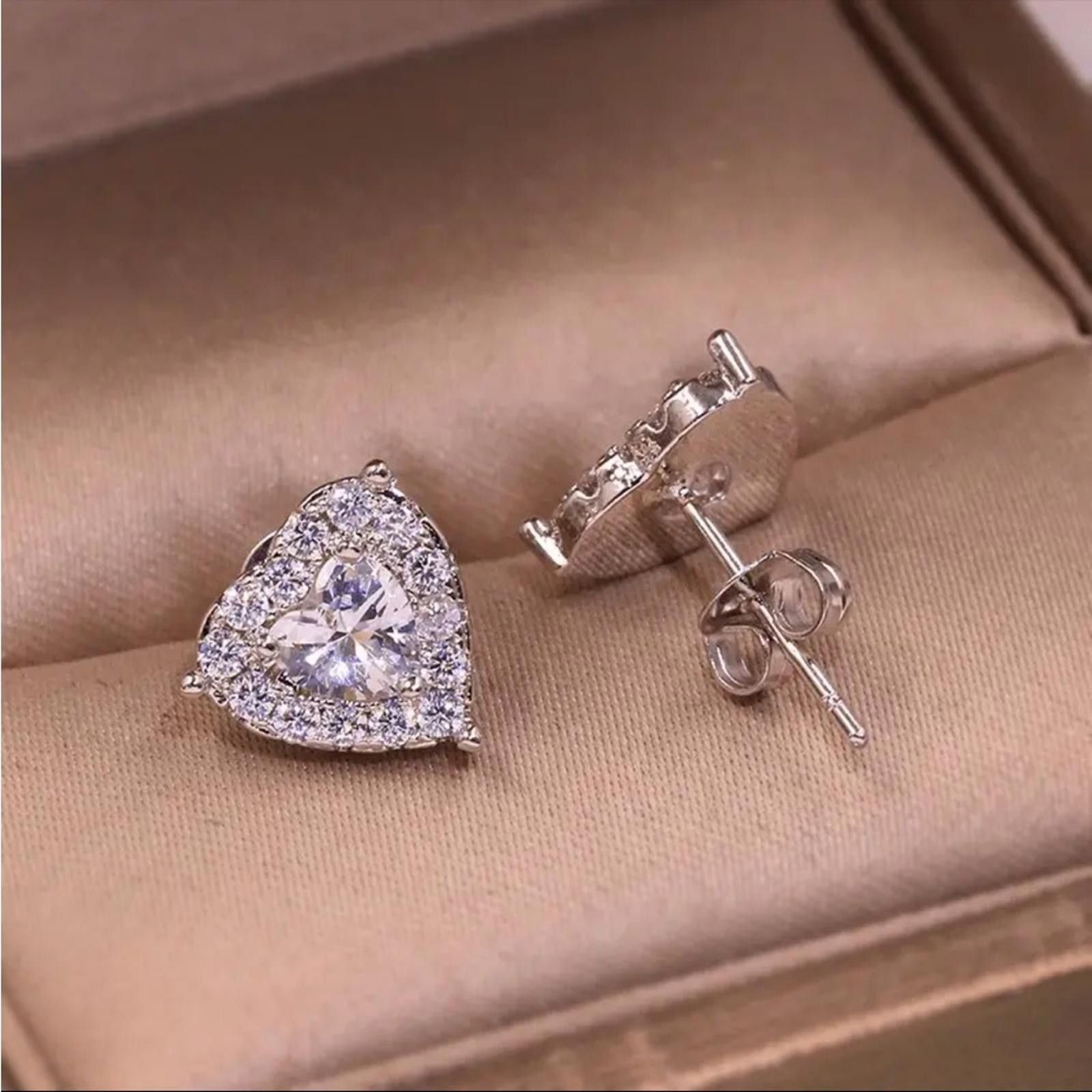 Designer Heart Shape Crystal CZ Stud Earrings NWT Size ONE SIZE - 4 Thumbnail