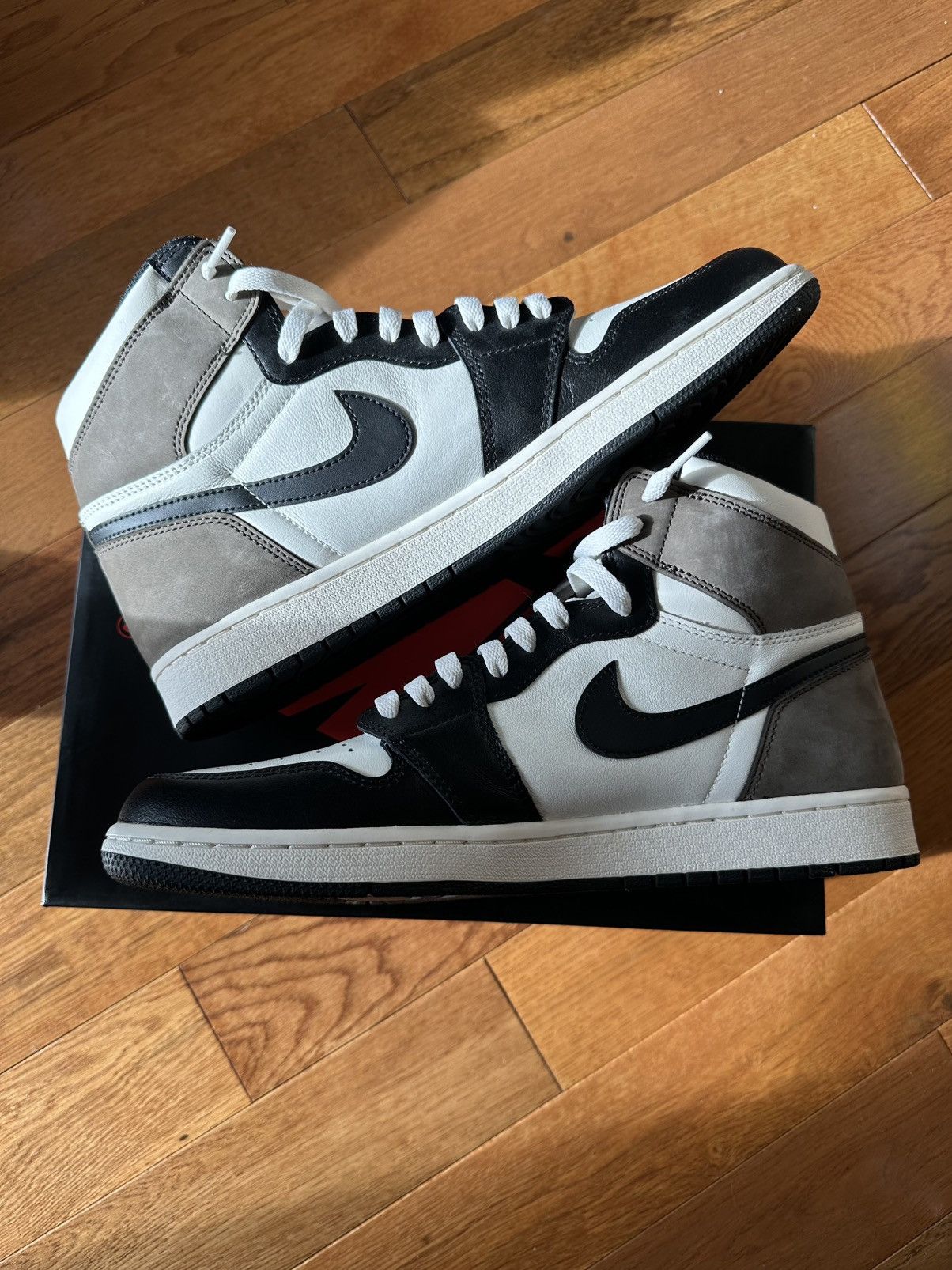 Jordan Brand × Nike Air Jordan 1 Mocha Size US 12 / EU 45 - 2 Thumbnail