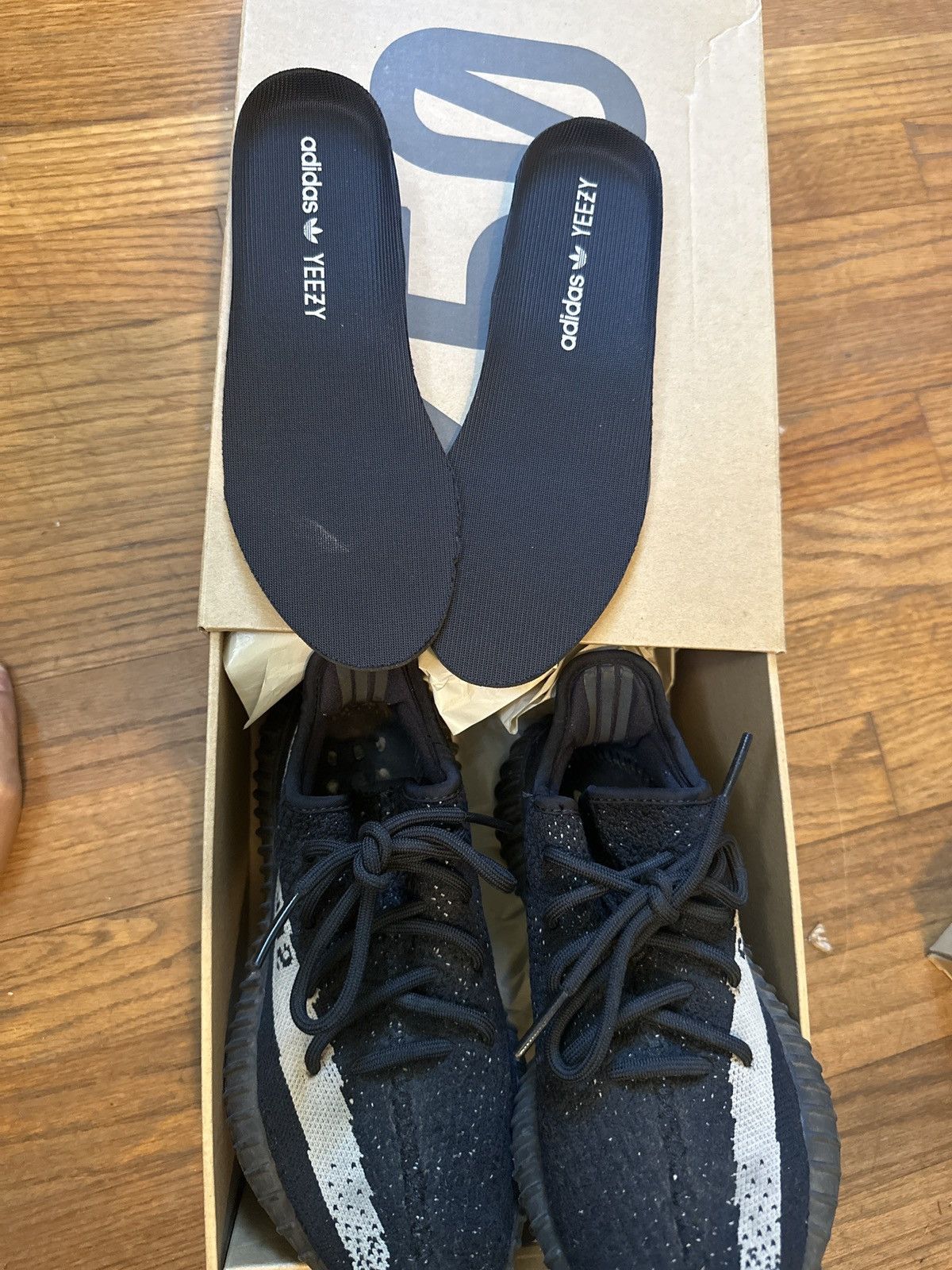 Yeezy Yeezy Boost 350 V2 'Oreo' Size US 4 / IT 34 - 6 Thumbnail