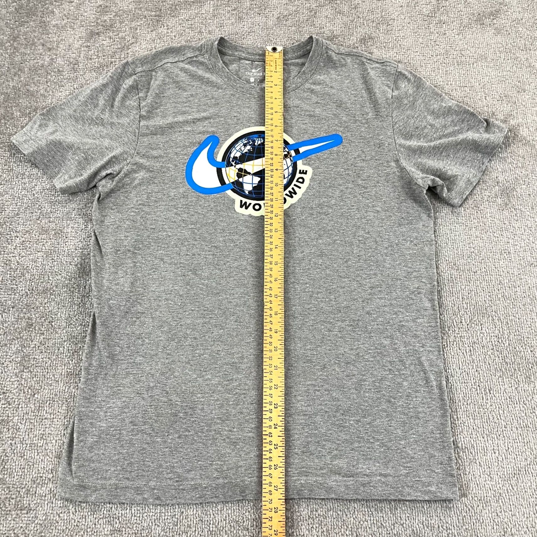 Nike NIKE Shirt Men Medium Gray Graphic WORLDWIDE Globe Swoosh Check Tee Short Sleeve Mens Shirt Gray Nike WorldWide Logo Graphic Tee Size US M / EU 48-50 / 2 - 4 Thumbnail