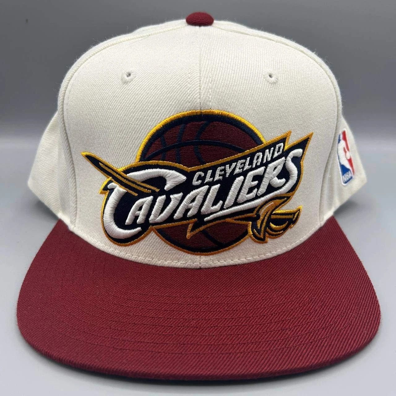 Mitchell & Ness Cleveland Cavaliers Cavs Hat Men White Red Snap Back Cap Size ONE SIZE - 1 Thumbnail