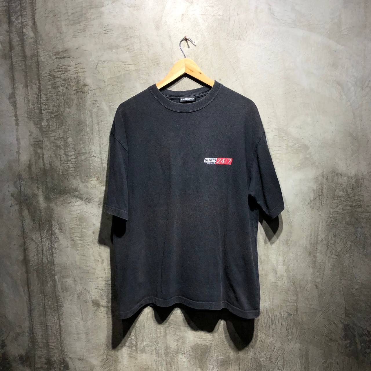 Balenciaga Balenciaga News 24/7 Tee Size US L / EU 52-54 / 3 - 2 Thumbnail