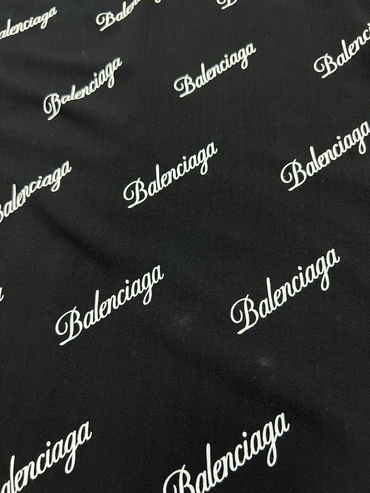 Balenciaga Balenciaga - All Over Script Logo Oversized Button Up Shirt Size XS / US 0-2 / IT 36-38 - 9 Thumbnail