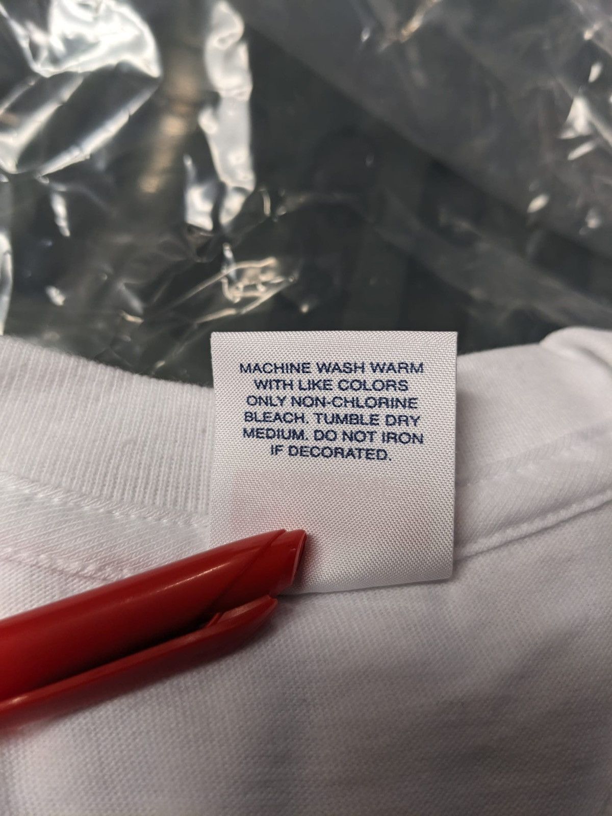 Supreme 2015 Supreme David Sims Tee White Friends + Family Size US M / EU 48-50 / 2 - 7 Thumbnail