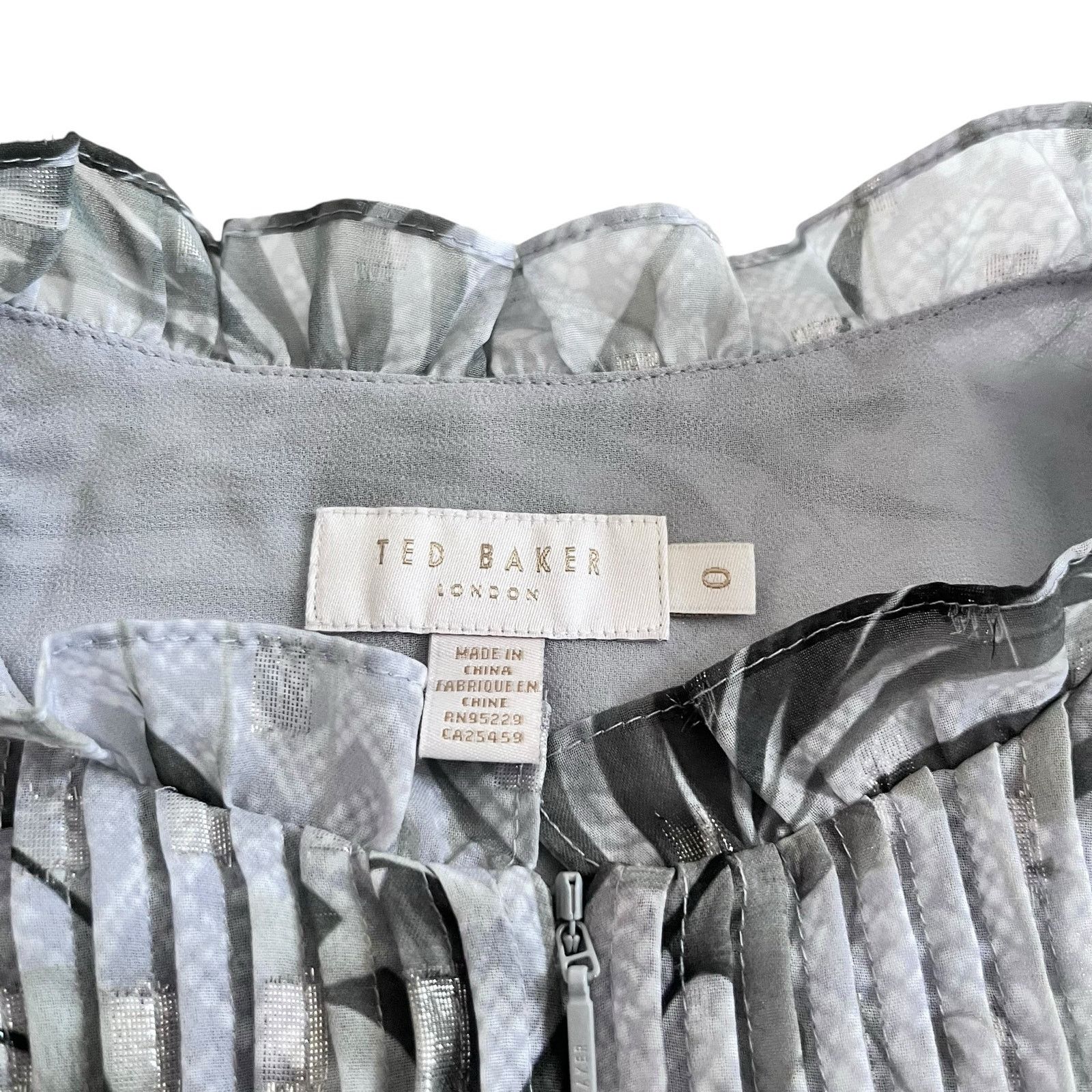 Ted Baker Ted Baker Tibbine Highland Pleated Floral Print Gray Top Size XS / US 0-2 / IT 36-38 - 3 Thumbnail