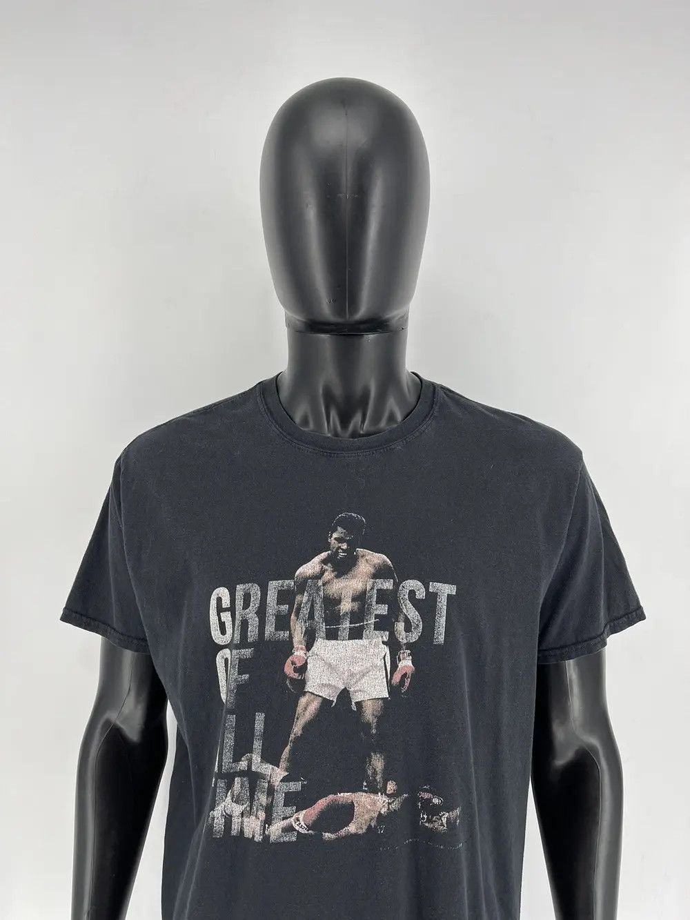 Vintage Y2K The Greatest Muhammad Ali American Boxer Faded Tshirts Size US XL / EU 56 / 4 - 2 Thumbnail