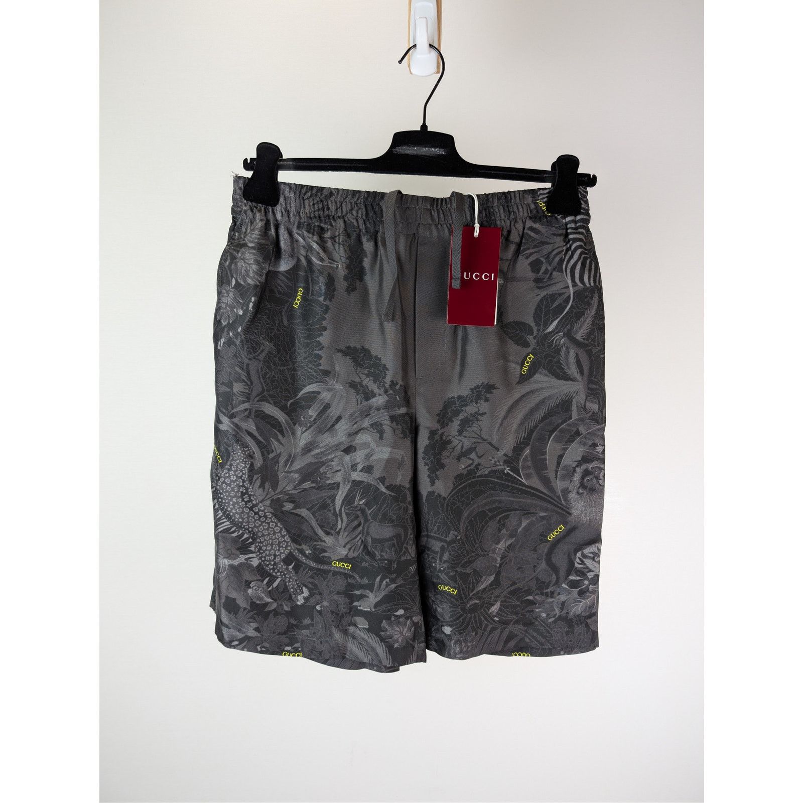 Gucci o1rshd1 Flora & Fauna Print Silk Shorts in Anthracite Gray Size US 32 / EU 48 - 1 Thumbnail