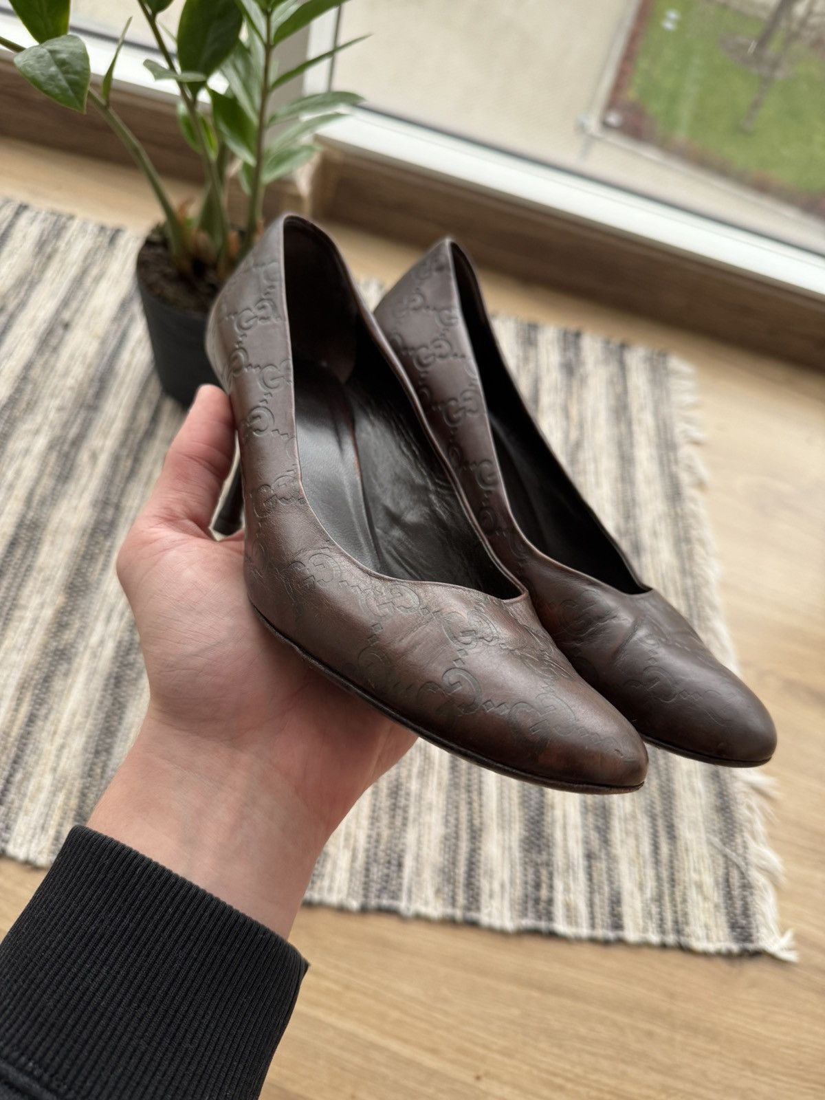 Gucci GUCCI VINTAGE 90s MONOGRAM LEATHER HEELS LOGO EMBOSSED WOMEN Size US 7 / IT 37 - 6 Thumbnail