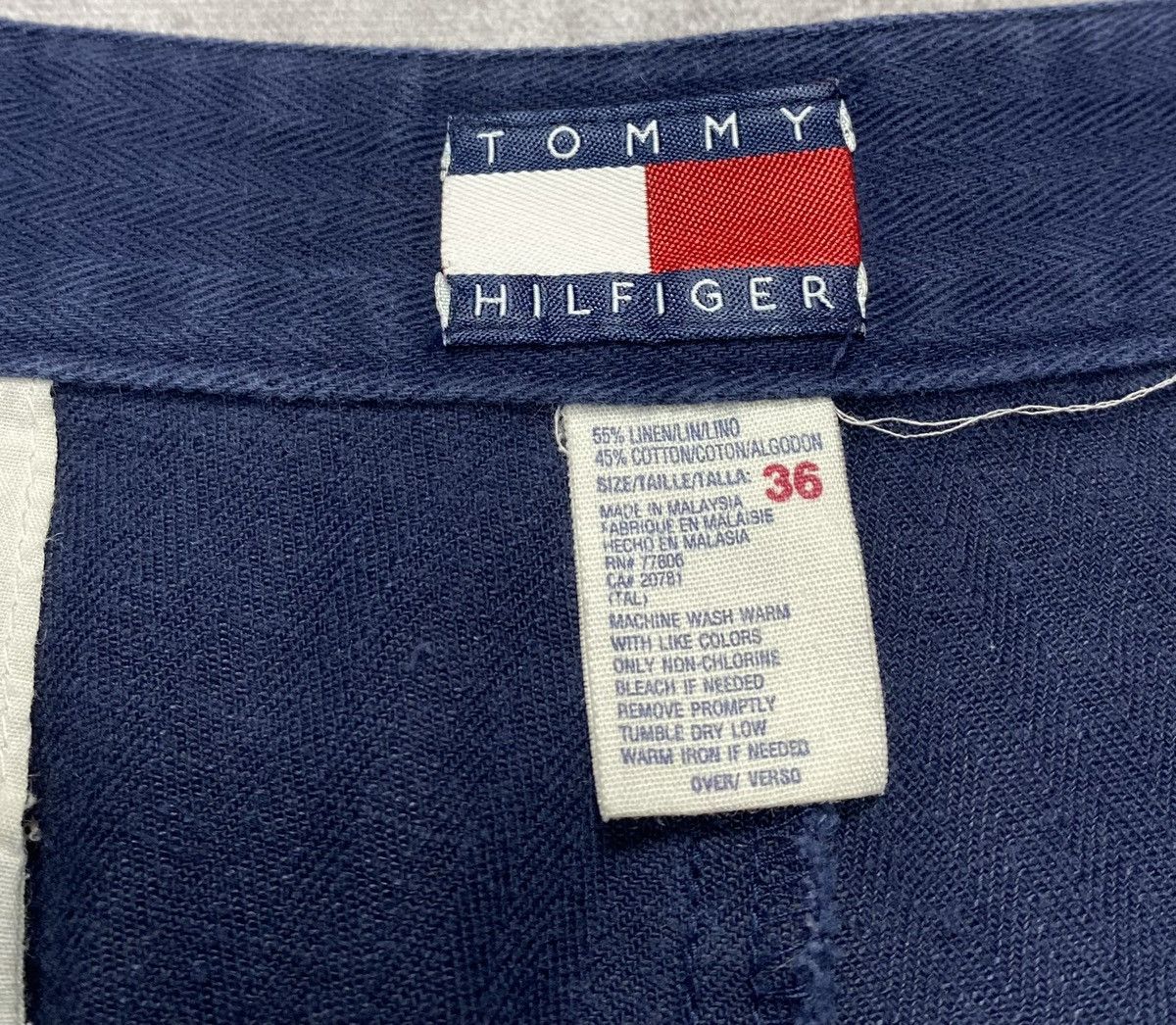 Tommy Hilfiger 90’s Vintage Tommy Hilfiger Navy Blue Double Pleated Shorts Size US 36 / EU 52 - 3 Thumbnail