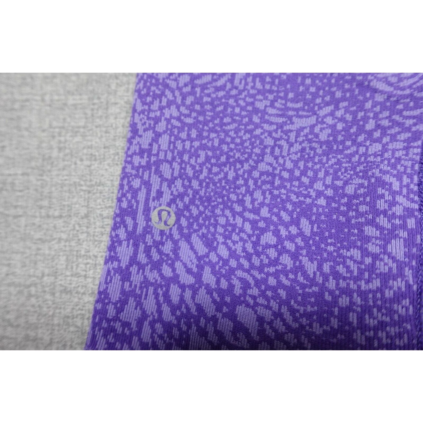 Lululemon Lululemon Biker Short Women Size 2 Purple Leopard Print Yoga Performance Size 26" / US 2 / IT 38 - 5 Thumbnail