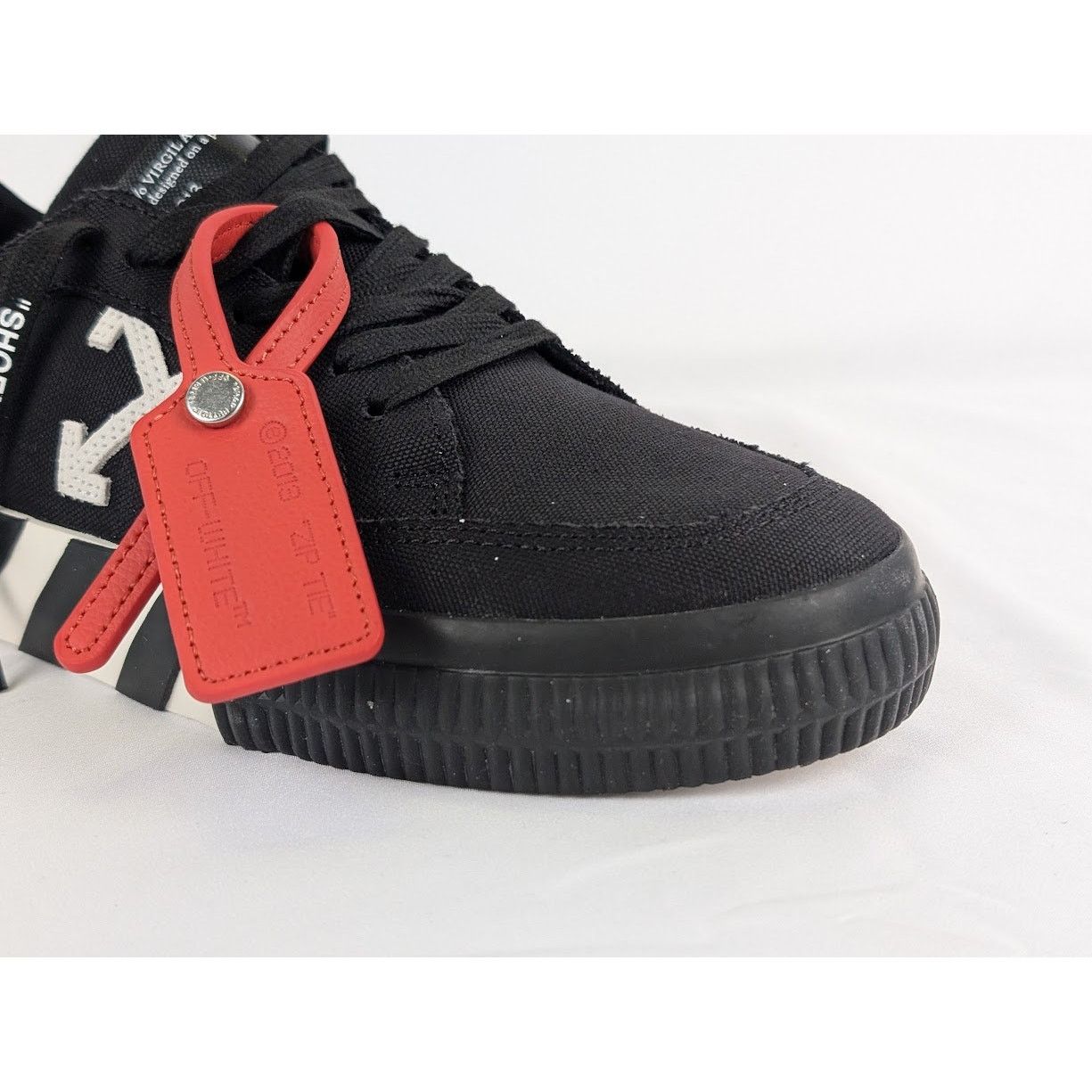 Off-White o1rshd1 Low Vulcanized Canvas Sneakers in White / Black Size US 5.5 / EU 38 - 2 Thumbnail