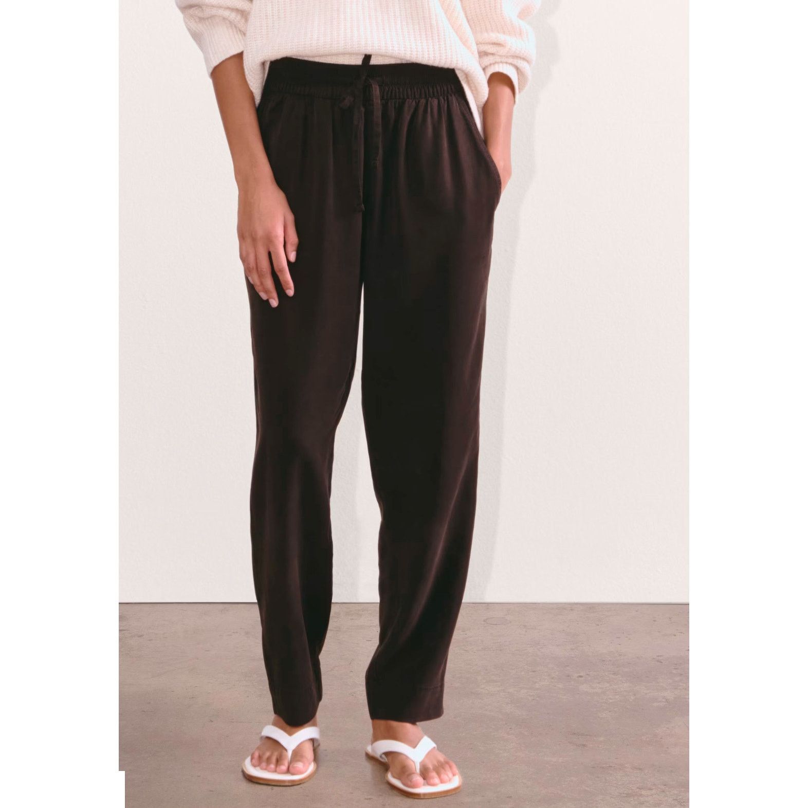 Everlane NWOT Everlane The Tapered Pant Butterlite Black Size Small Size 28" / US 6 / IT 42 - 2 Thumbnail