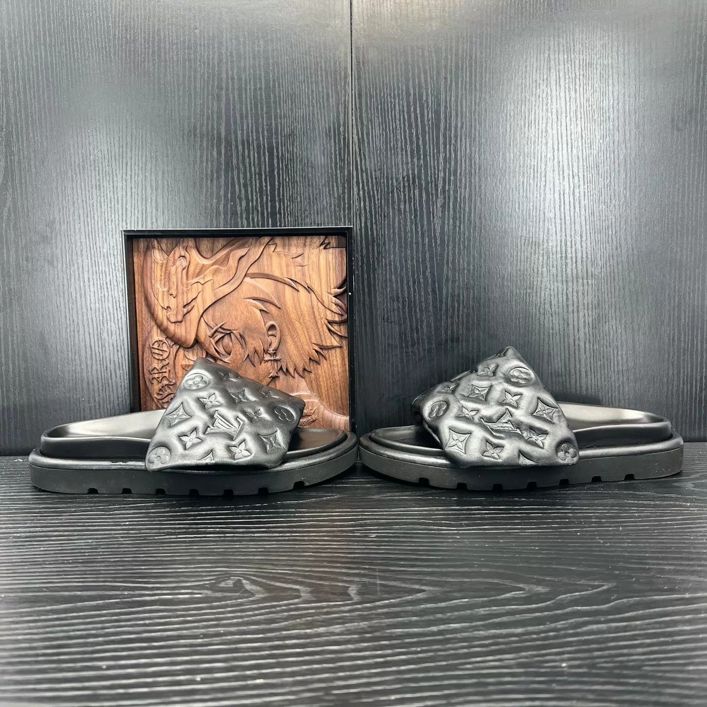 Louis Vuitton LV Embossed Leather All-over Print Slippers Size 38 Size US 7.5 / IT 37.5 - 7 Thumbnail