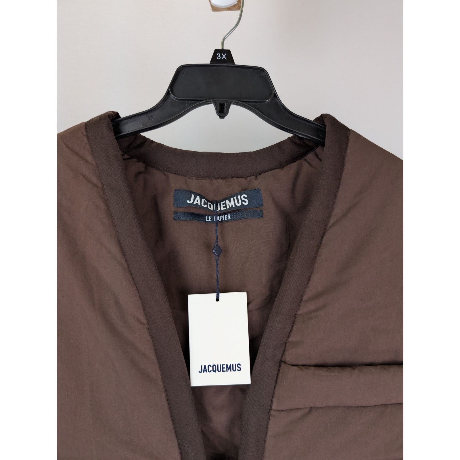 Jacquemus o1rshd1 'Le Gilet Carozzu' padded vest in dark brown Size US L / EU 52-54 / 3 - 7 Thumbnail